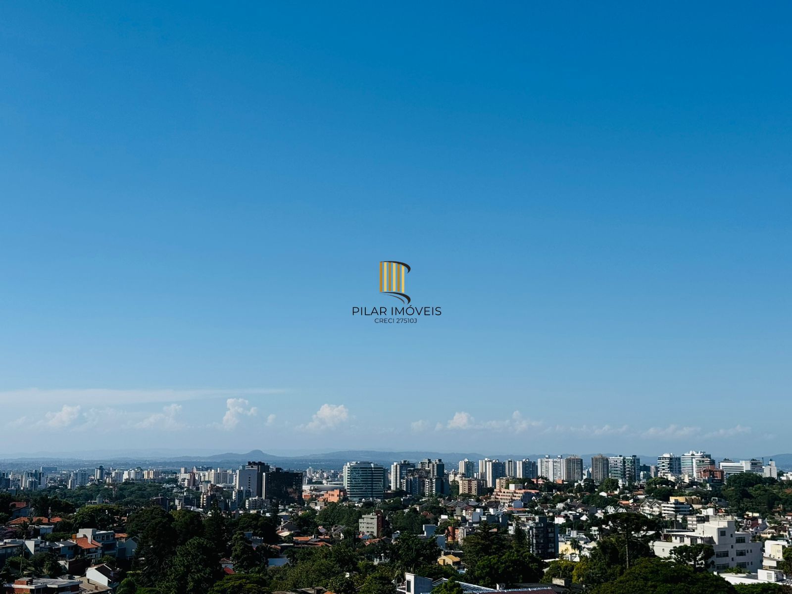 Cobertura com Terraço, Vista Livre e Porteira Fechada na Av. Protásio Alves