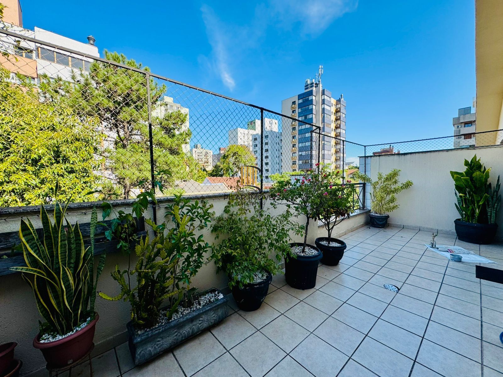 Cobertura no Coração do Petrópolis – 140m² de Conforto e Charme