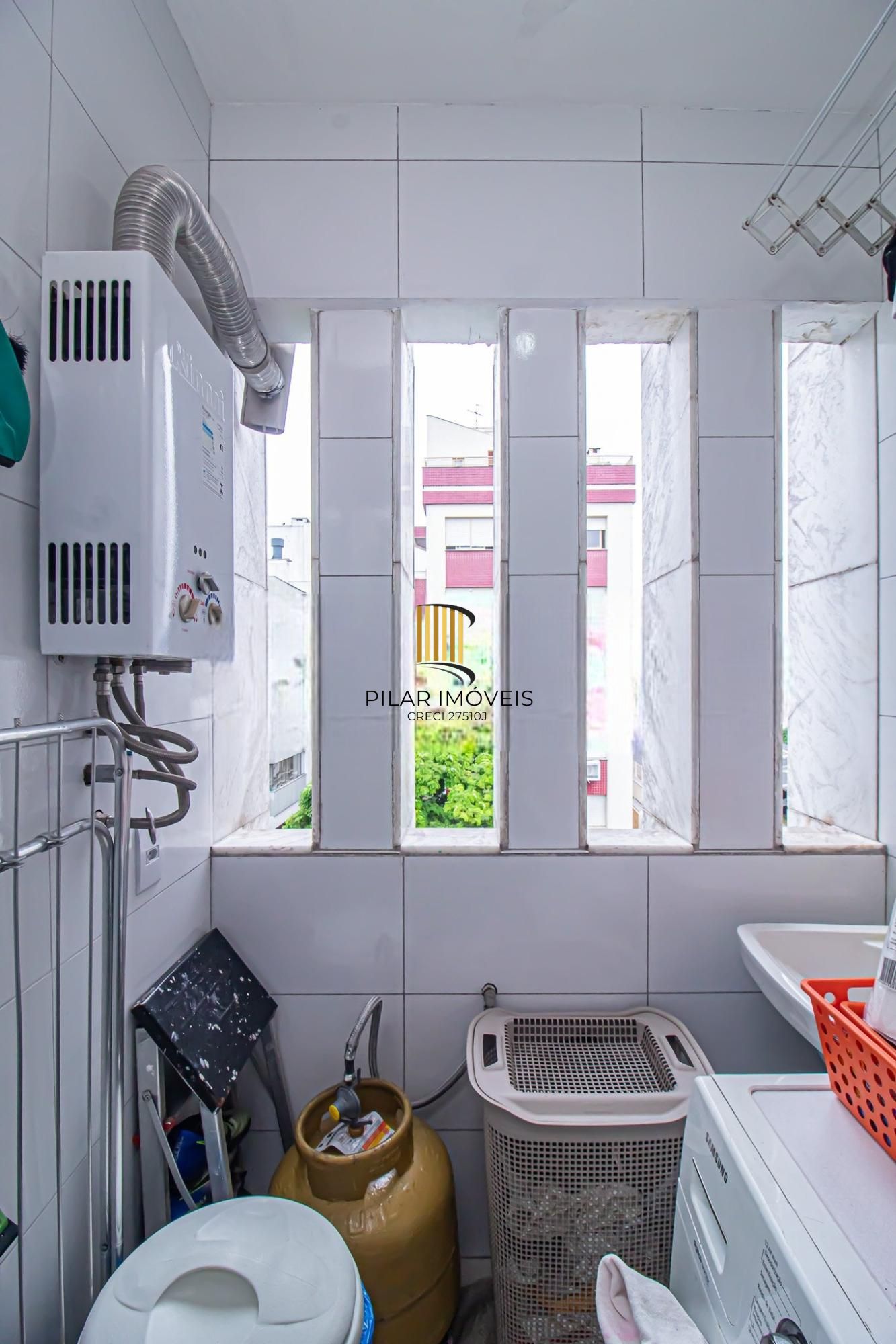 Apartamento 1 Dormitório Reformado com Sacada e Churrasqueira no Jardim Botânico