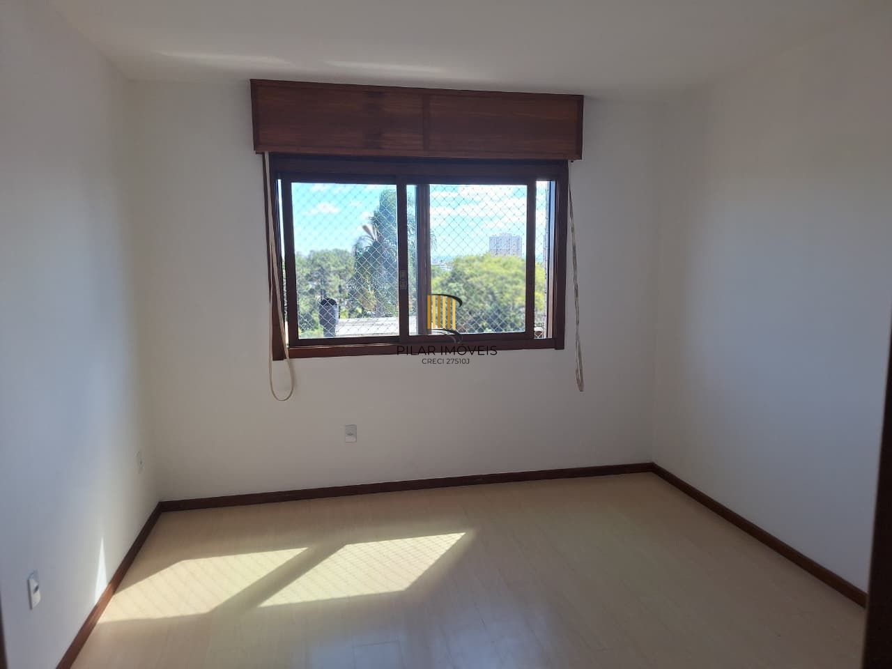 Amplo apartamento de 2D com suíte e vaga