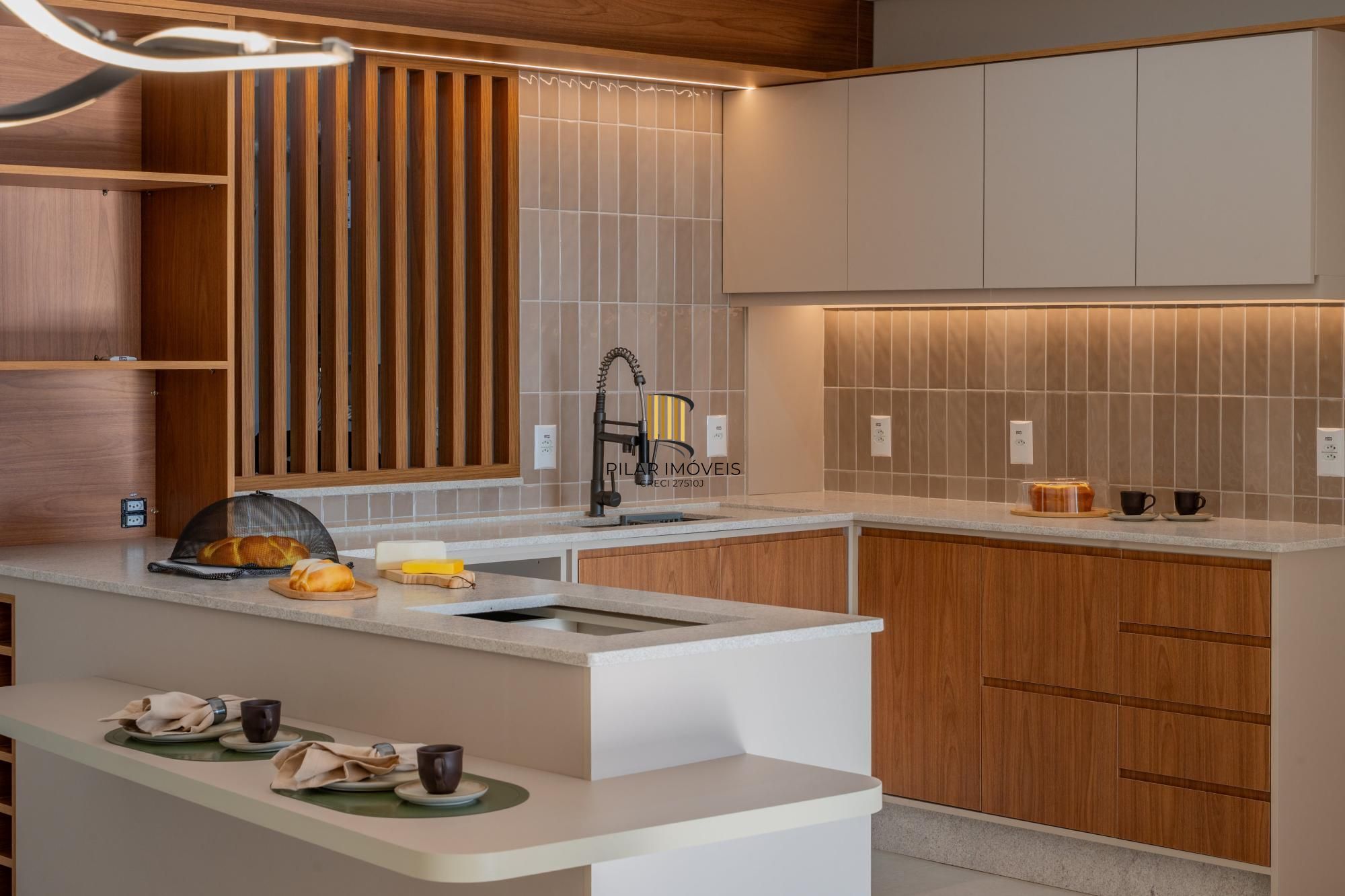 Apartamento com 3 suítes com vista e totalmente reforamdo no Moinhos de Vento