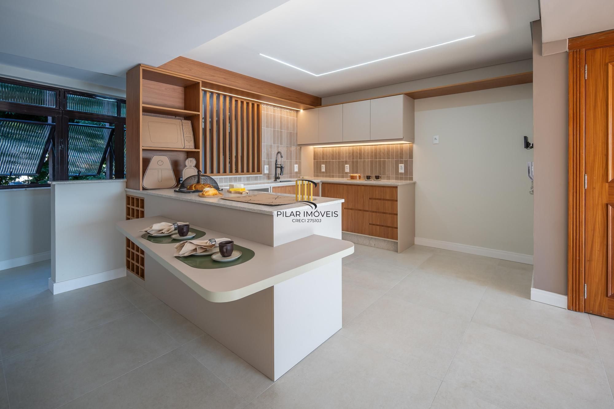 Apartamento com 3 suítes com vista e totalmente reforamdo no Moinhos de Vento
