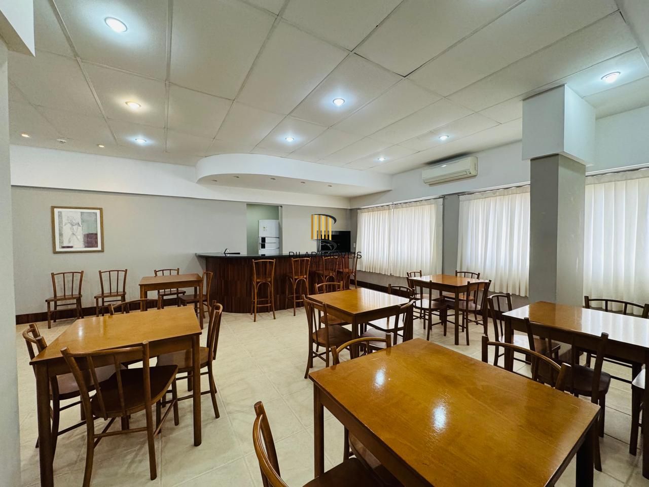 Apartamento 3 dormitórios, 3 banheiros e 2 vagas no Petrópolis