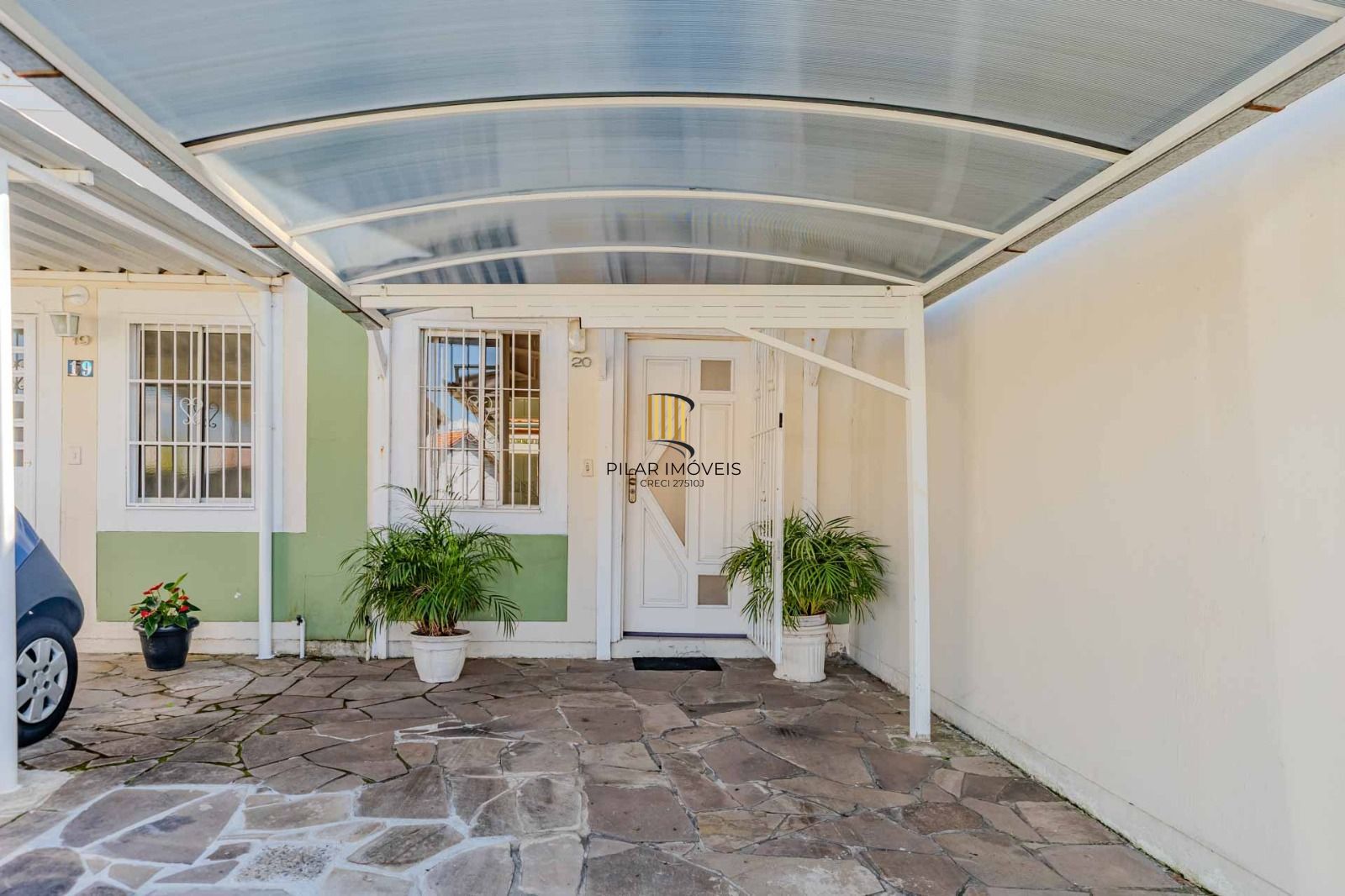 Sobrado com 2 ormitórios e 3 vagas de garagem