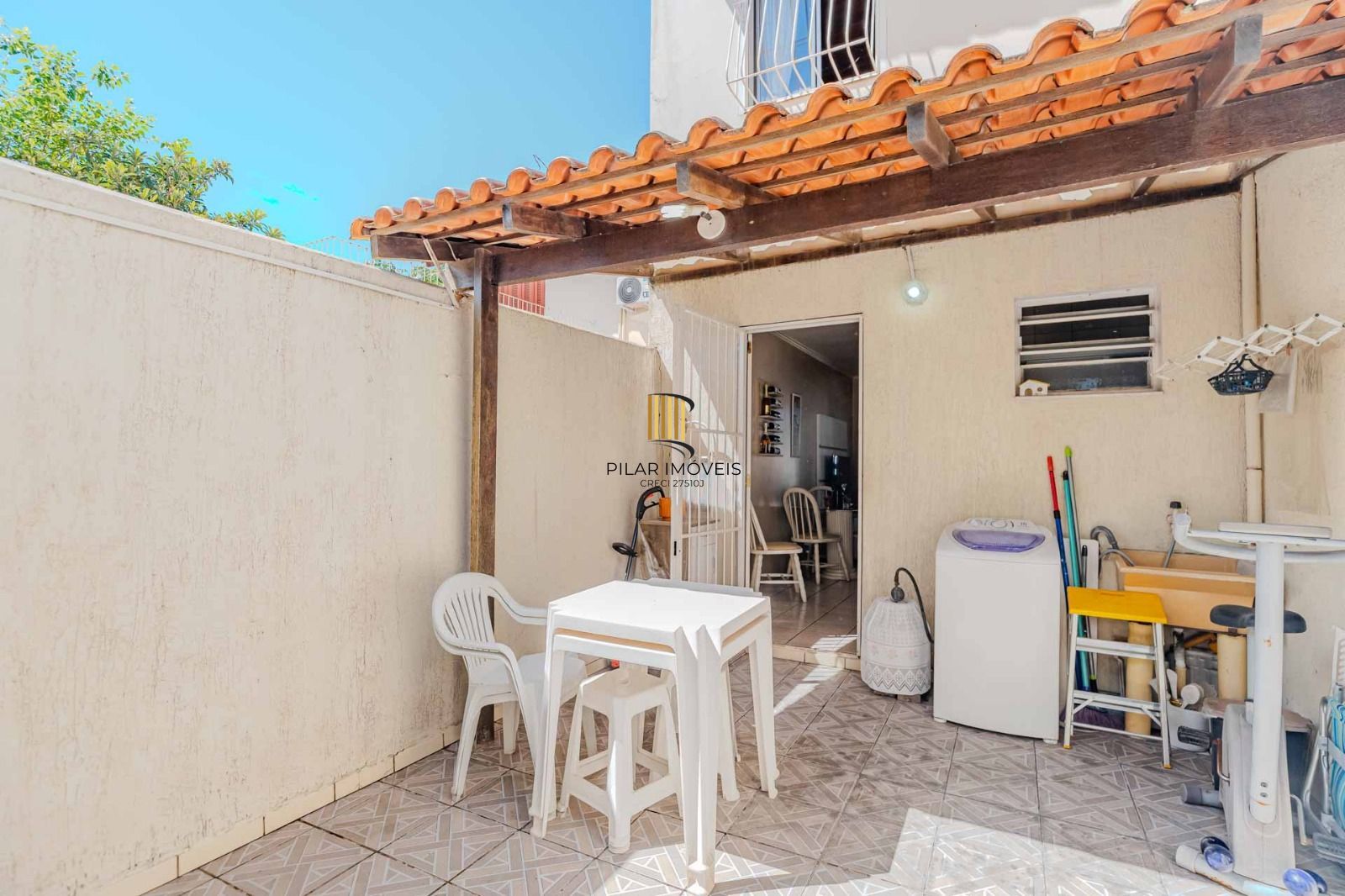 Sobrado com 2 ormitórios e 3 vagas de garagem