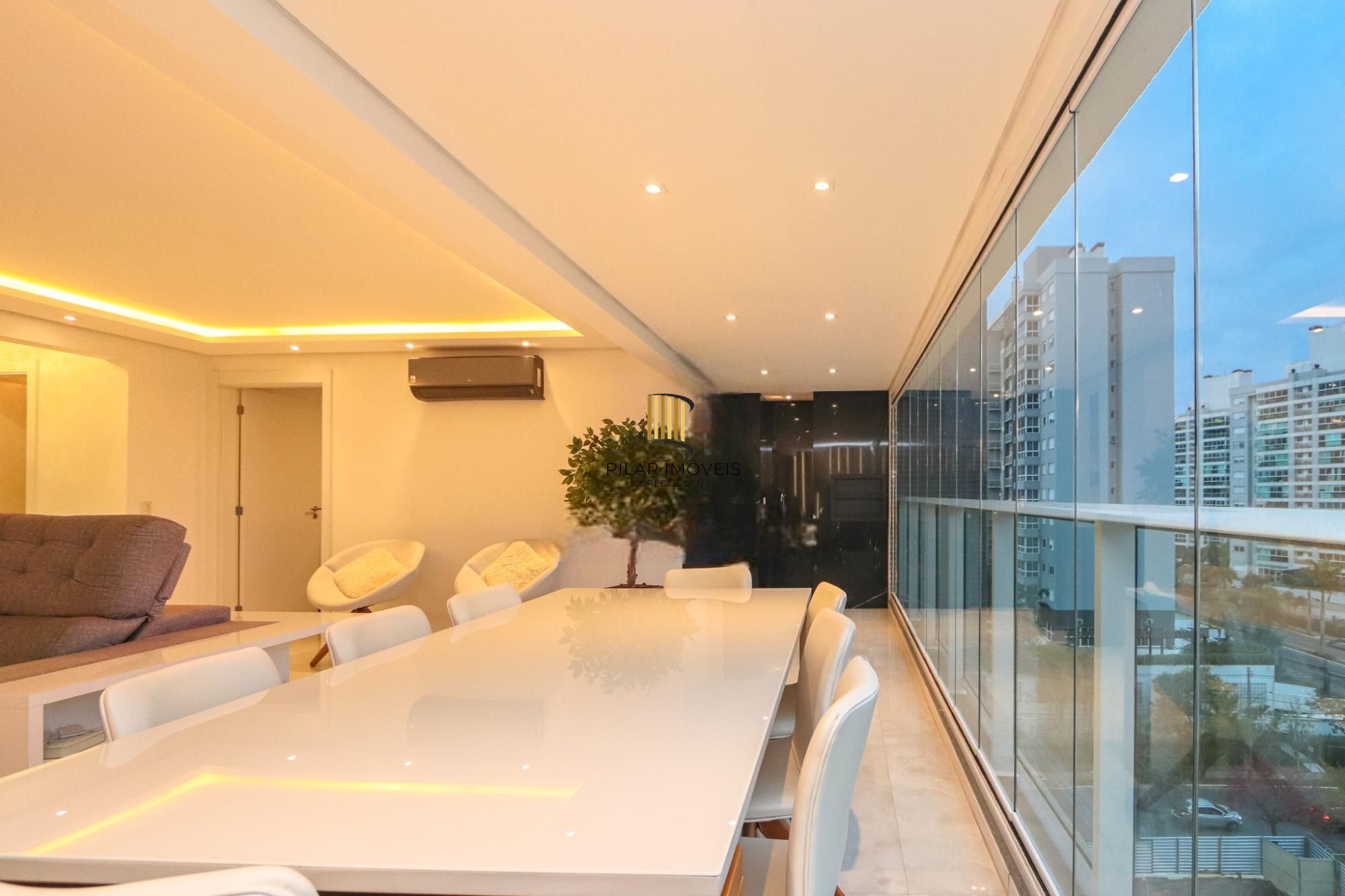 Apartamento semimobiliado e decorado no Central Parque | 127 m² | 3 suítes | 2 vagas