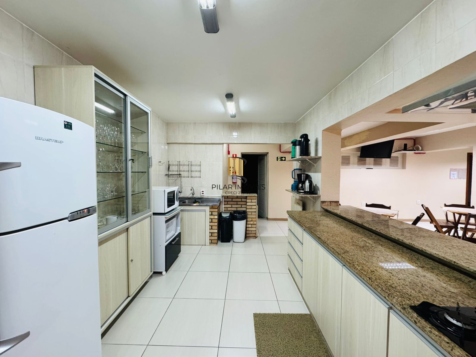 Apartamento com 2 quartos, 47m², reformado, bairro Petrópolis