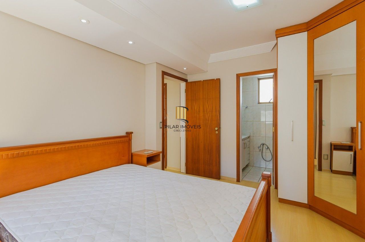 Cobertura charmosa com terraço e 2 vagas no Petrópolis