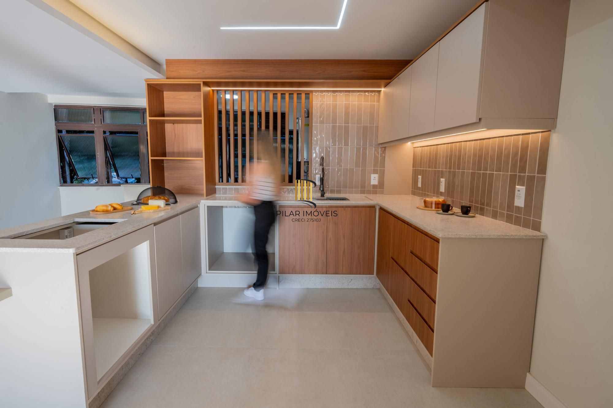 Apartamento com 3 suítes com vista e totalmente reforamdo no Moinhos de Vento