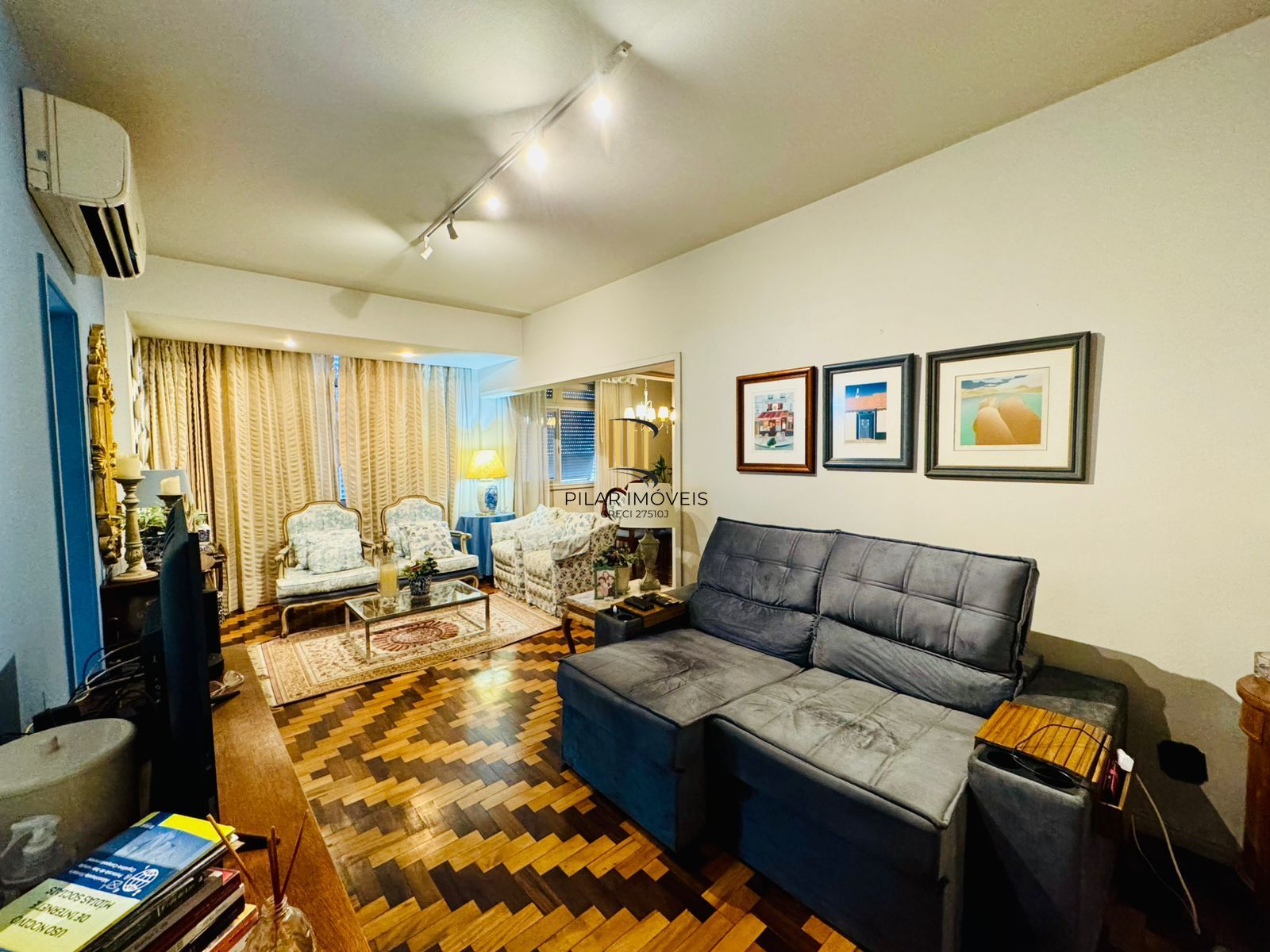 Bom Fim. Apartamento 3 dormitórios com living estendido.