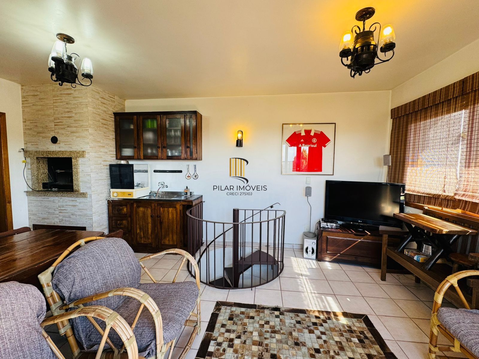 Cobertura com Terraço, Vista Livre e Porteira Fechada na Av. Protásio Alves