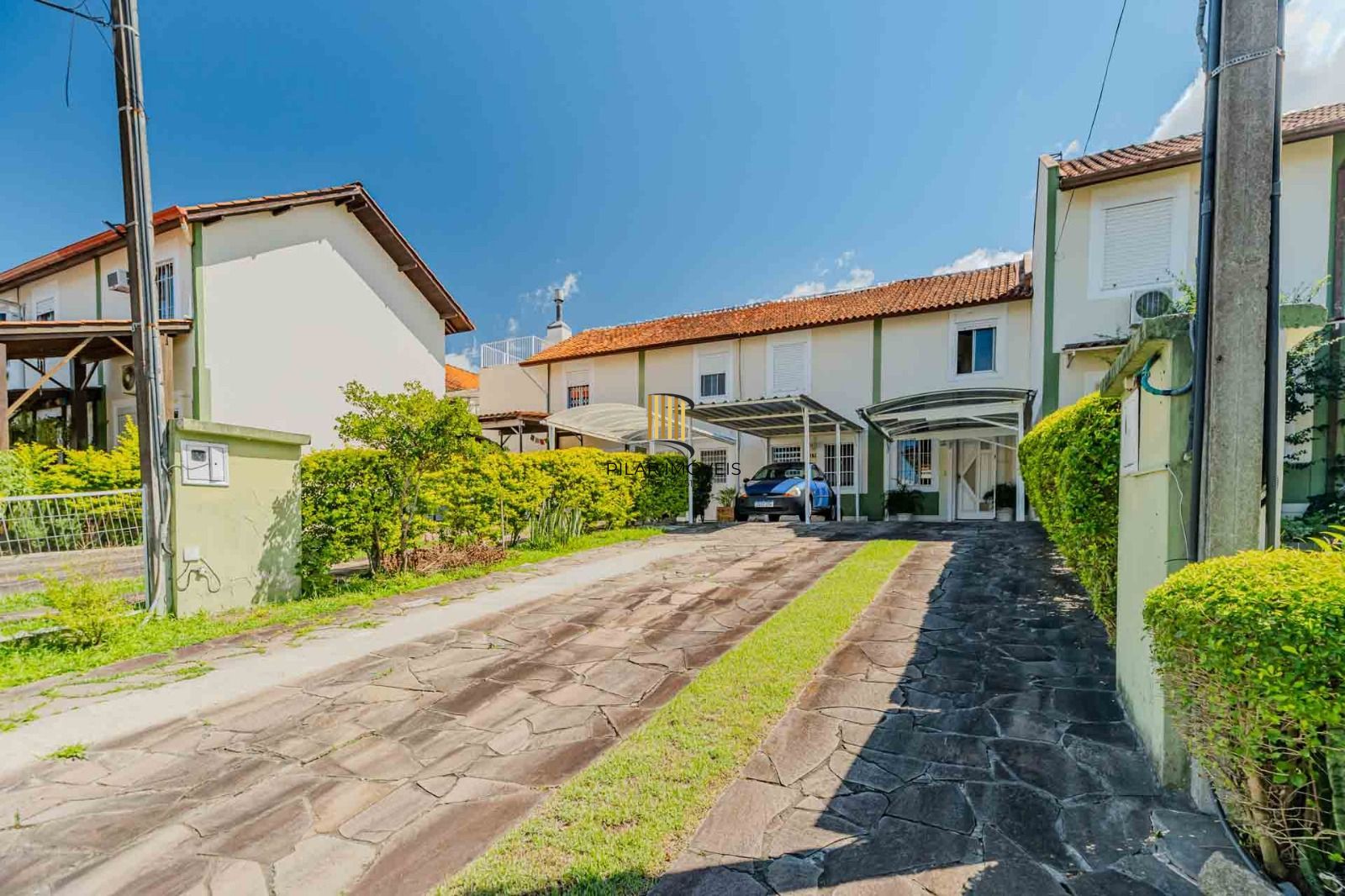 Sobrado com 2 ormitórios e 3 vagas de garagem