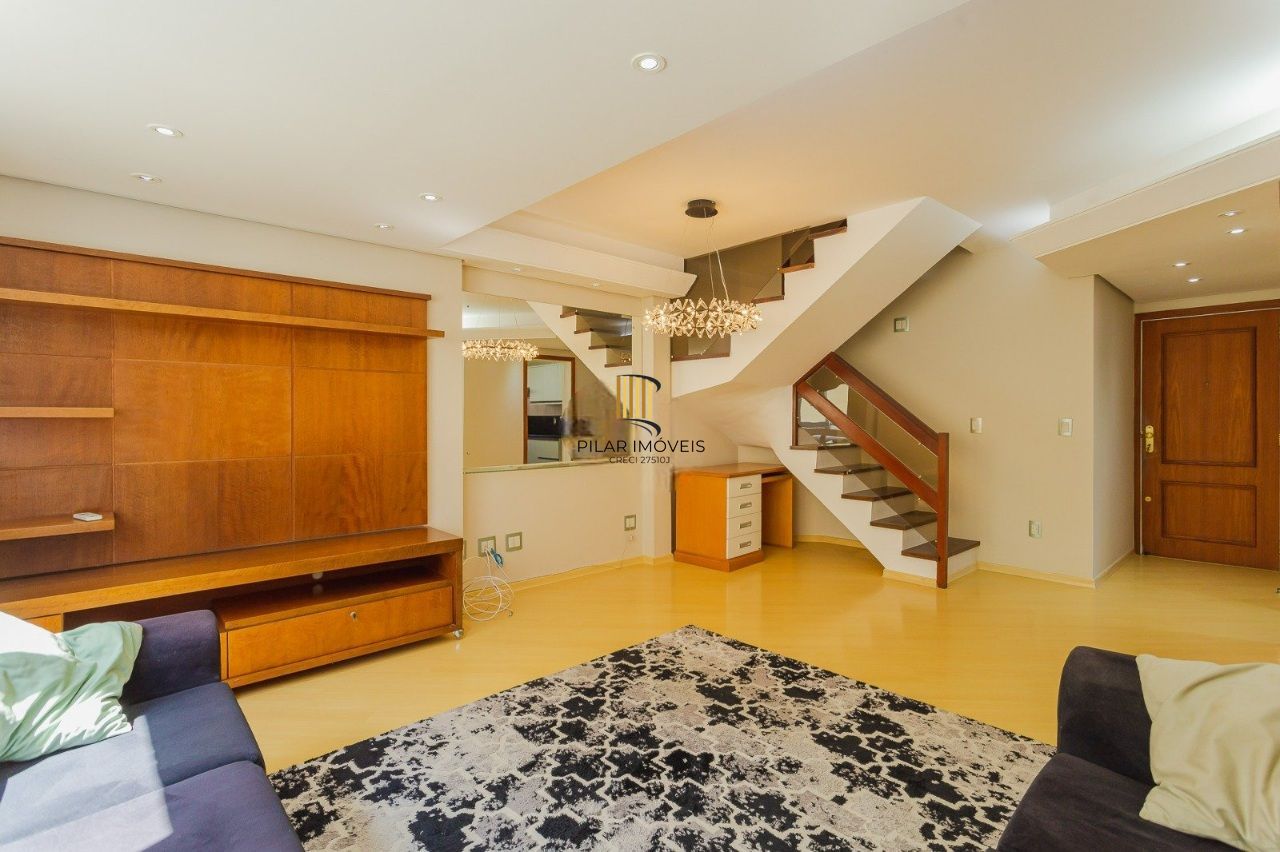 Cobertura charmosa com terraço e 2 vagas no Petrópolis