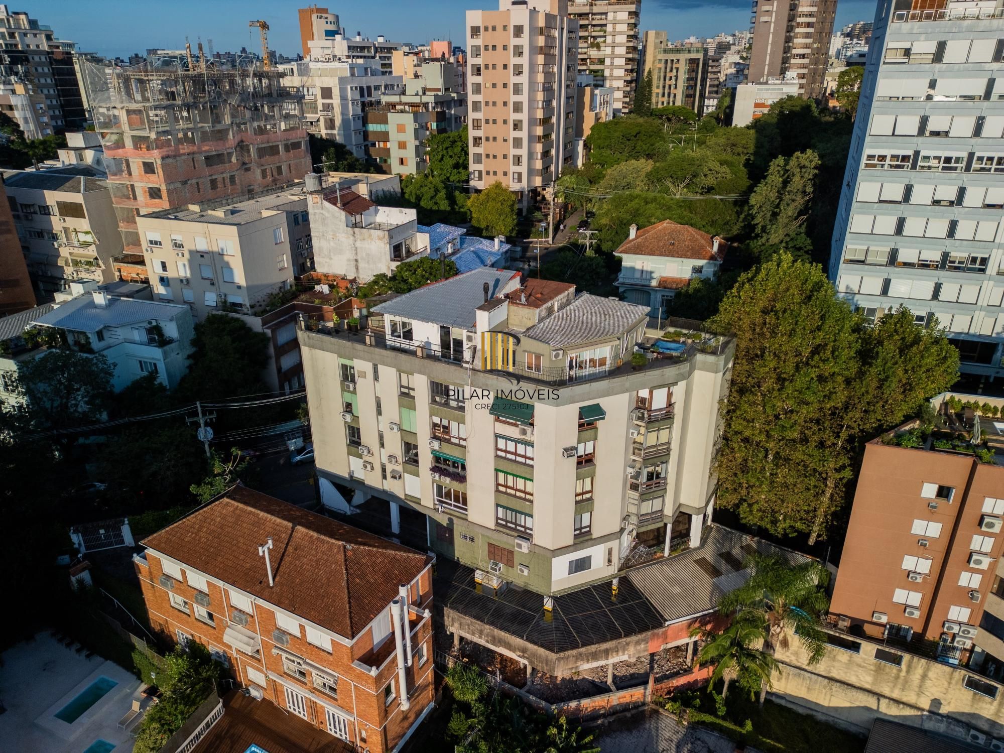 Apartamento com 3 suítes com vista e totalmente reforamdo no Moinhos de Vento