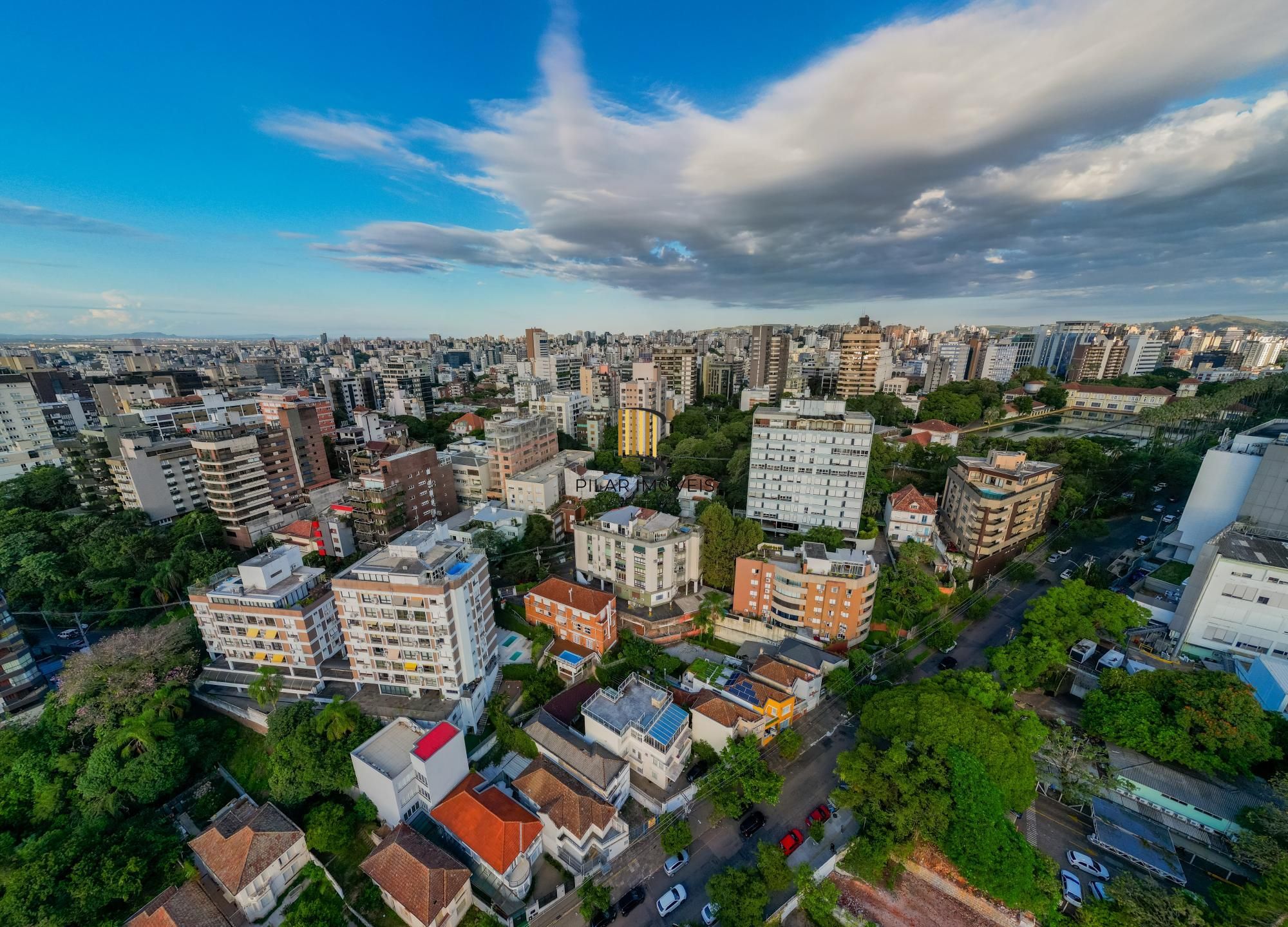 Apartamento com 3 suítes com vista e totalmente reforamdo no Moinhos de Vento