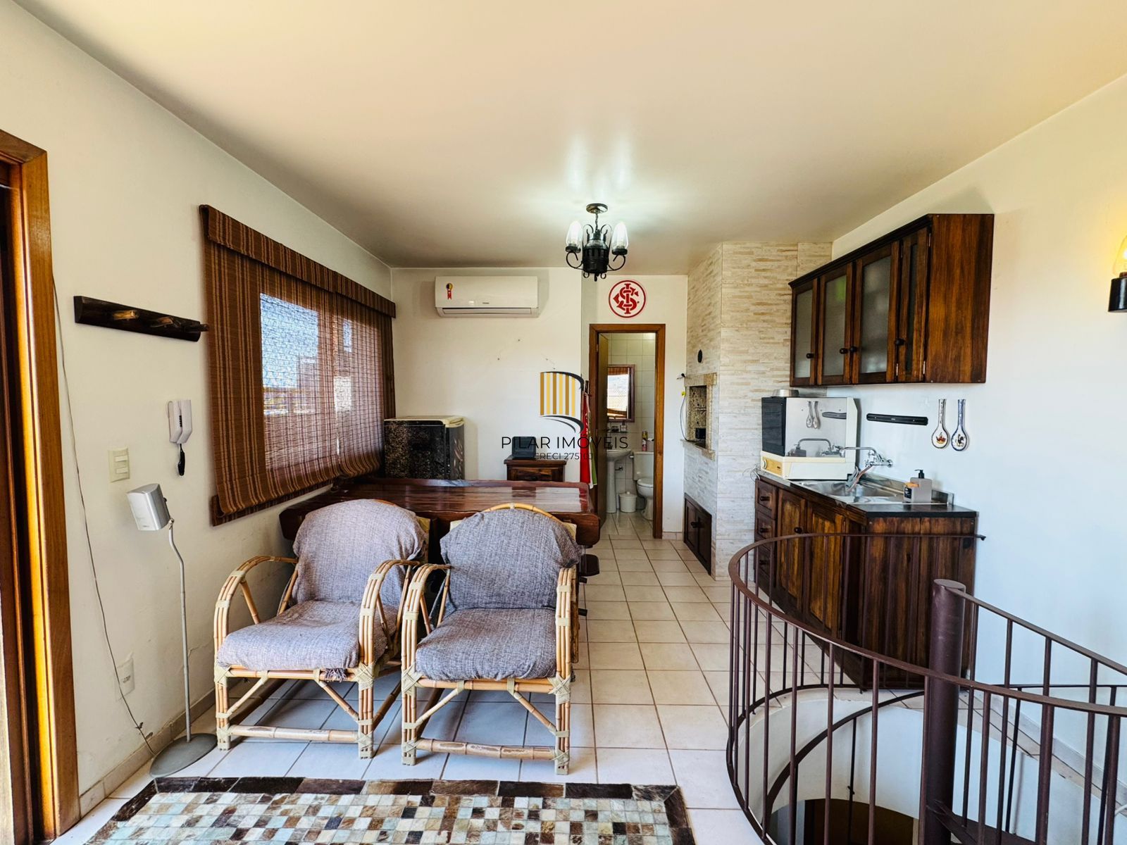 Cobertura com Terraço, Vista Livre e Porteira Fechada na Av. Protásio Alves