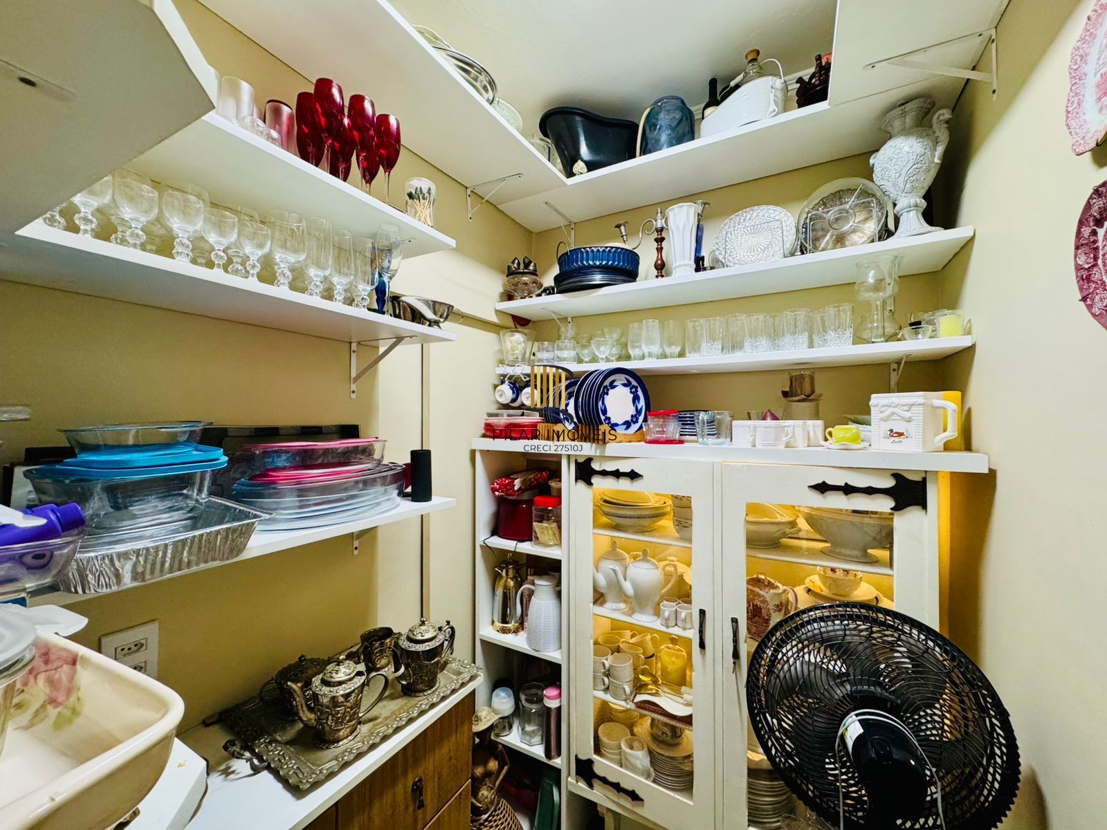 Bom Fim. Apartamento 3 dormitórios com living estendido.