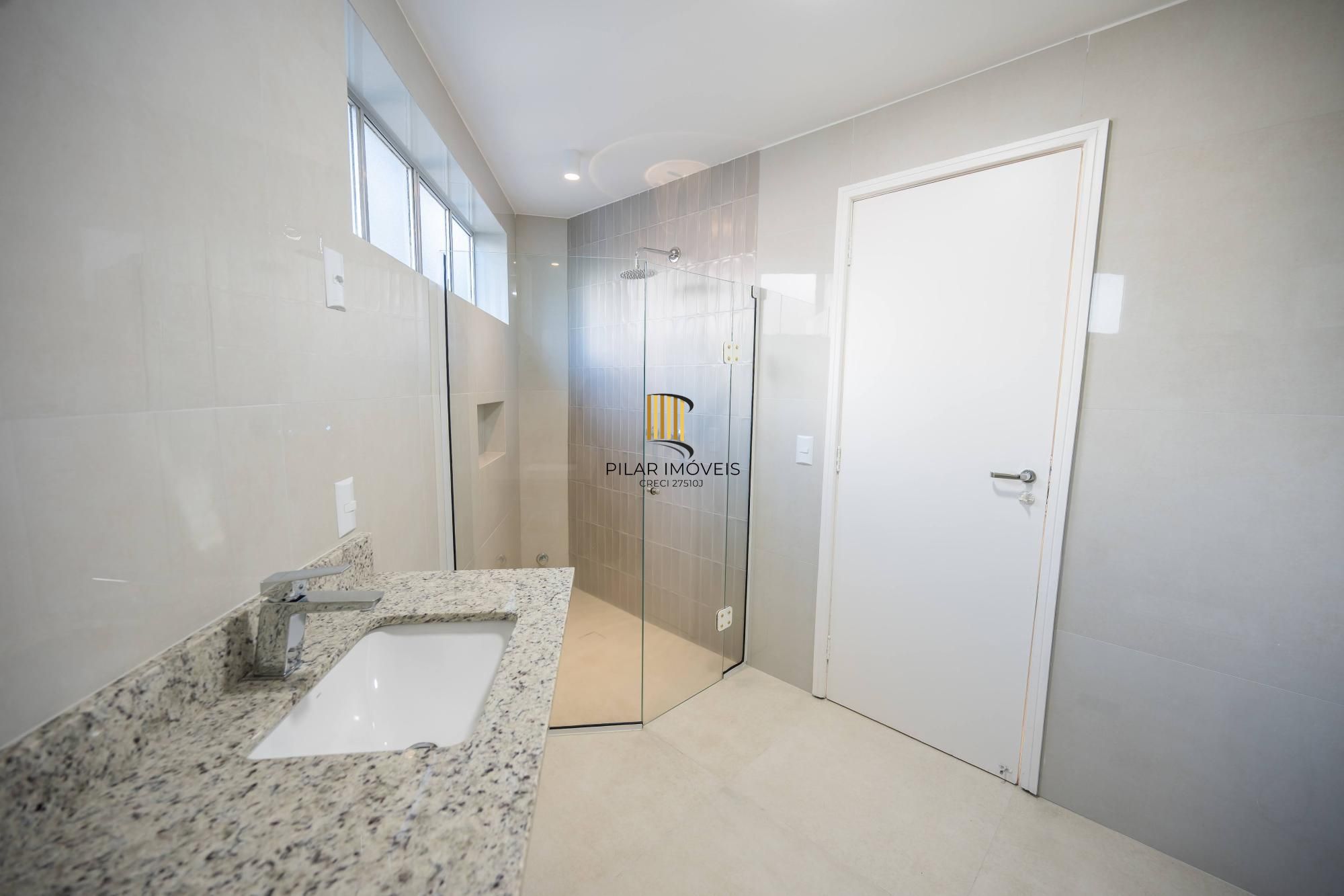 Apartamento com 3 suítes com vista e totalmente reforamdo no Moinhos de Vento