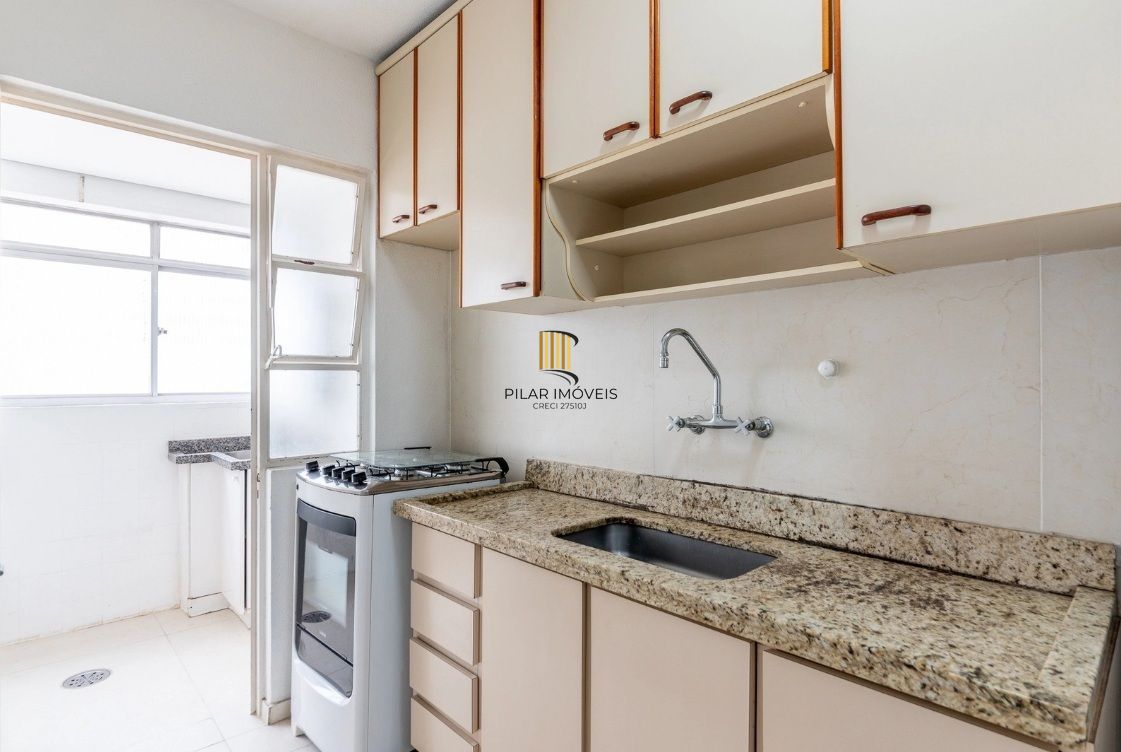 Apartamento com 2 Dormitórios, Churrasqueira, Elevador e Vaga no Petrópolis