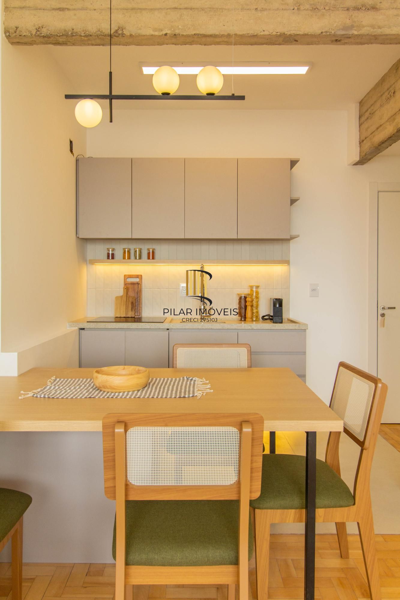 🌅  2 dormitórios junto ao Hospital Santa Casa, Reformado com Vista Única para o Guaíba