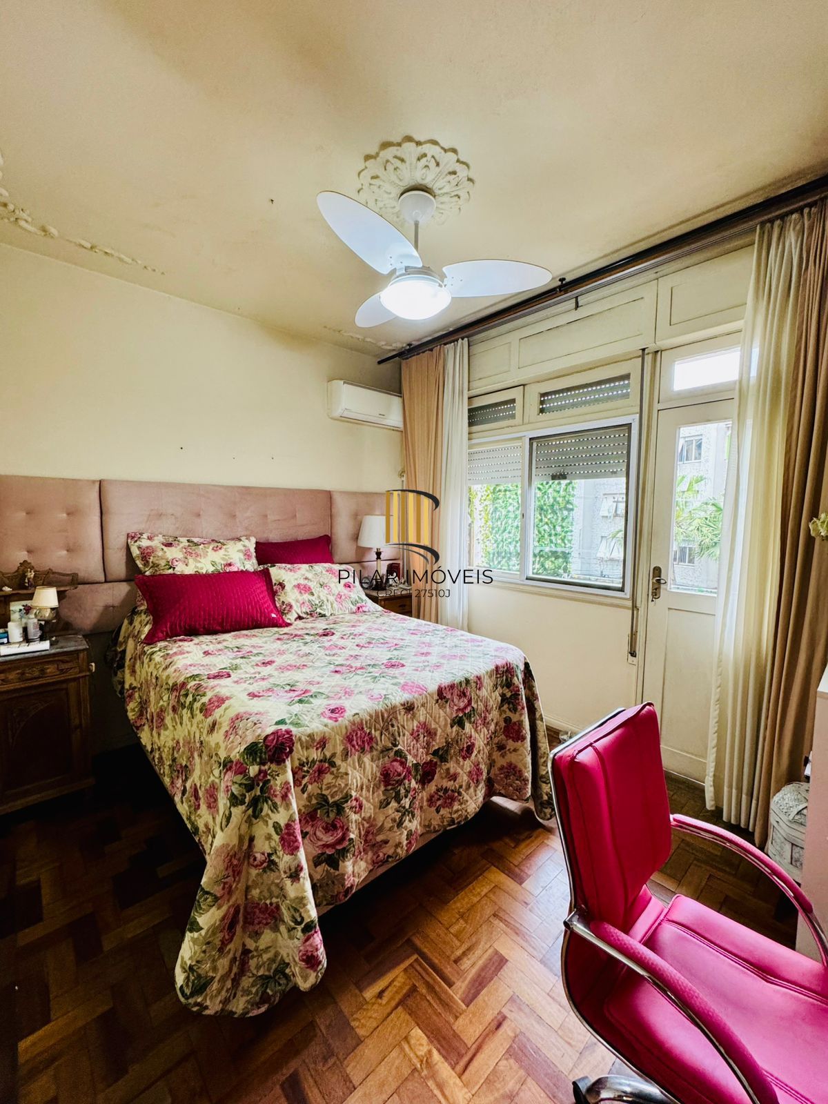 Bom Fim. Apartamento 3 dormitórios com living estendido.