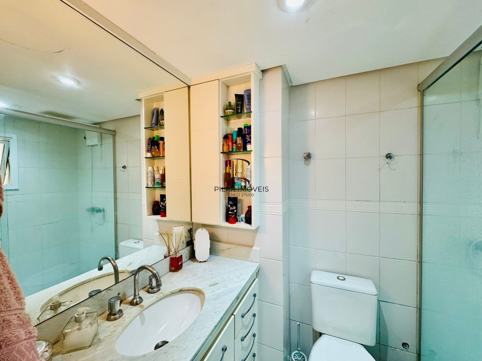 Duplex na Bela Vista, 2 dormitórios com espaço para home office, lareira e 2 vagas