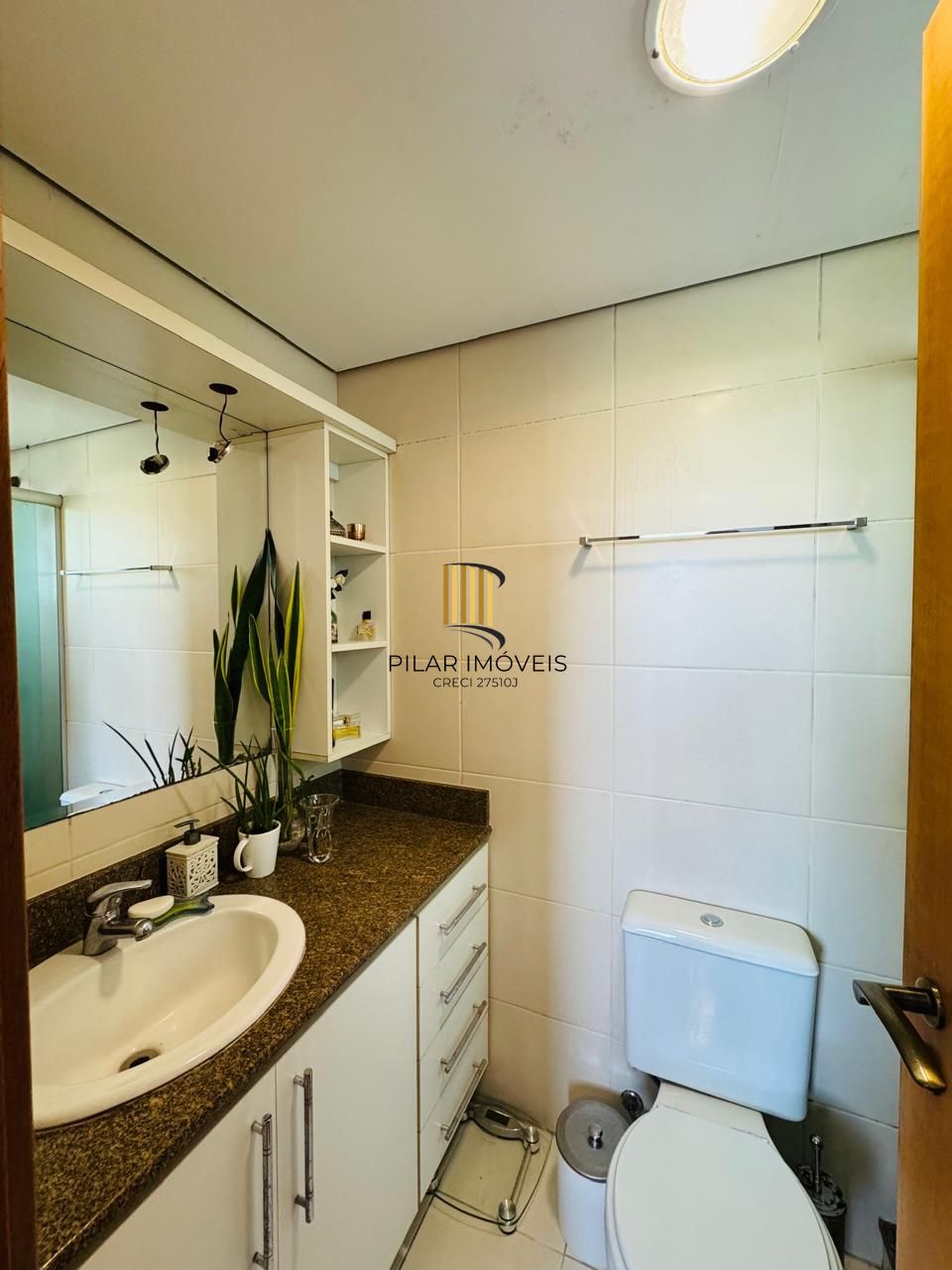 Apartamento 3 dormitórios, 3 banheiros e 2 vagas no Petrópolis