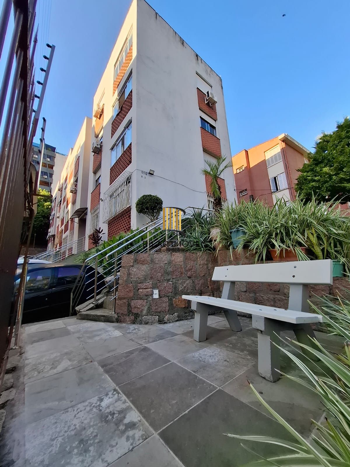 Apartamento com 2 quartos, 47m², reformado, bairro Petrópolis