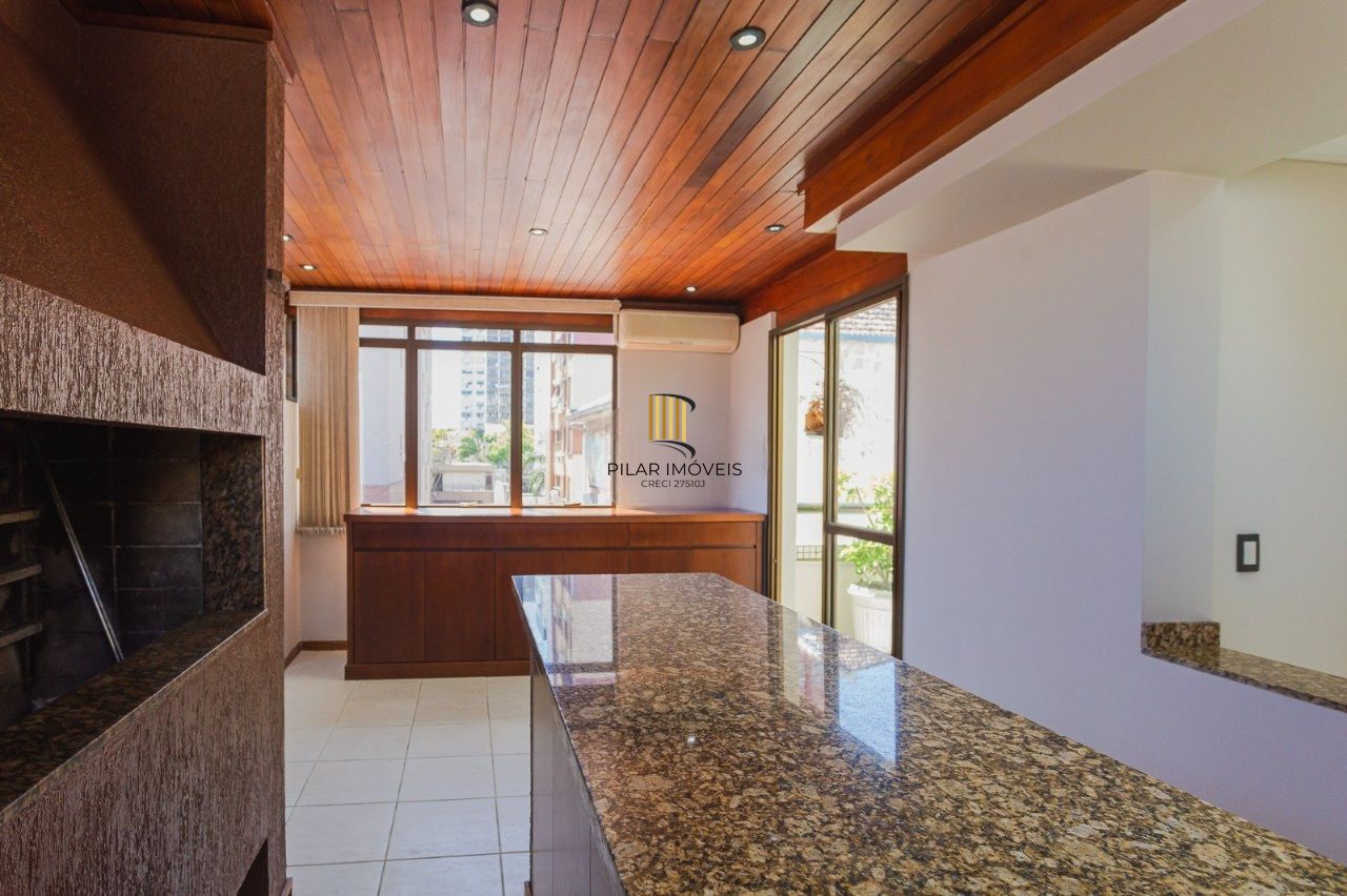 Cobertura charmosa com terraço e 2 vagas no Petrópolis