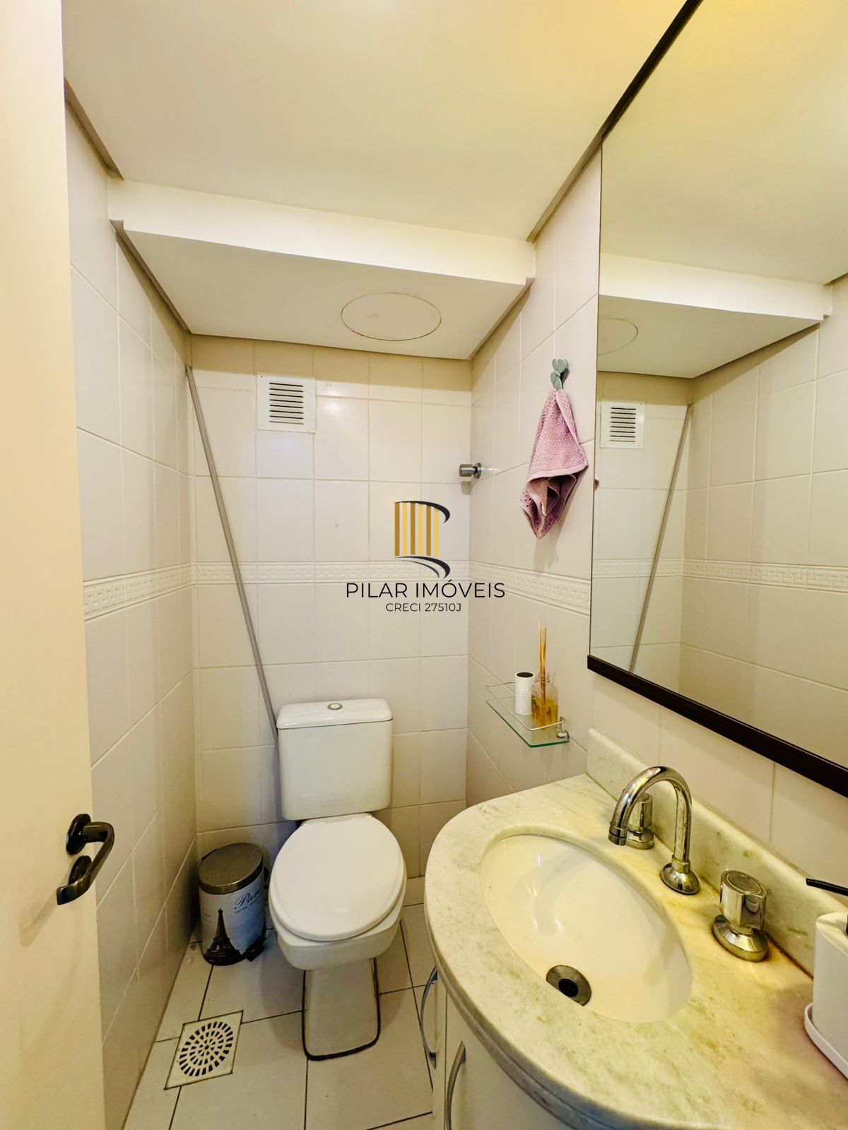 Duplex na Bela Vista, 2 dormitórios com espaço para home office, lareira e 2 vagas