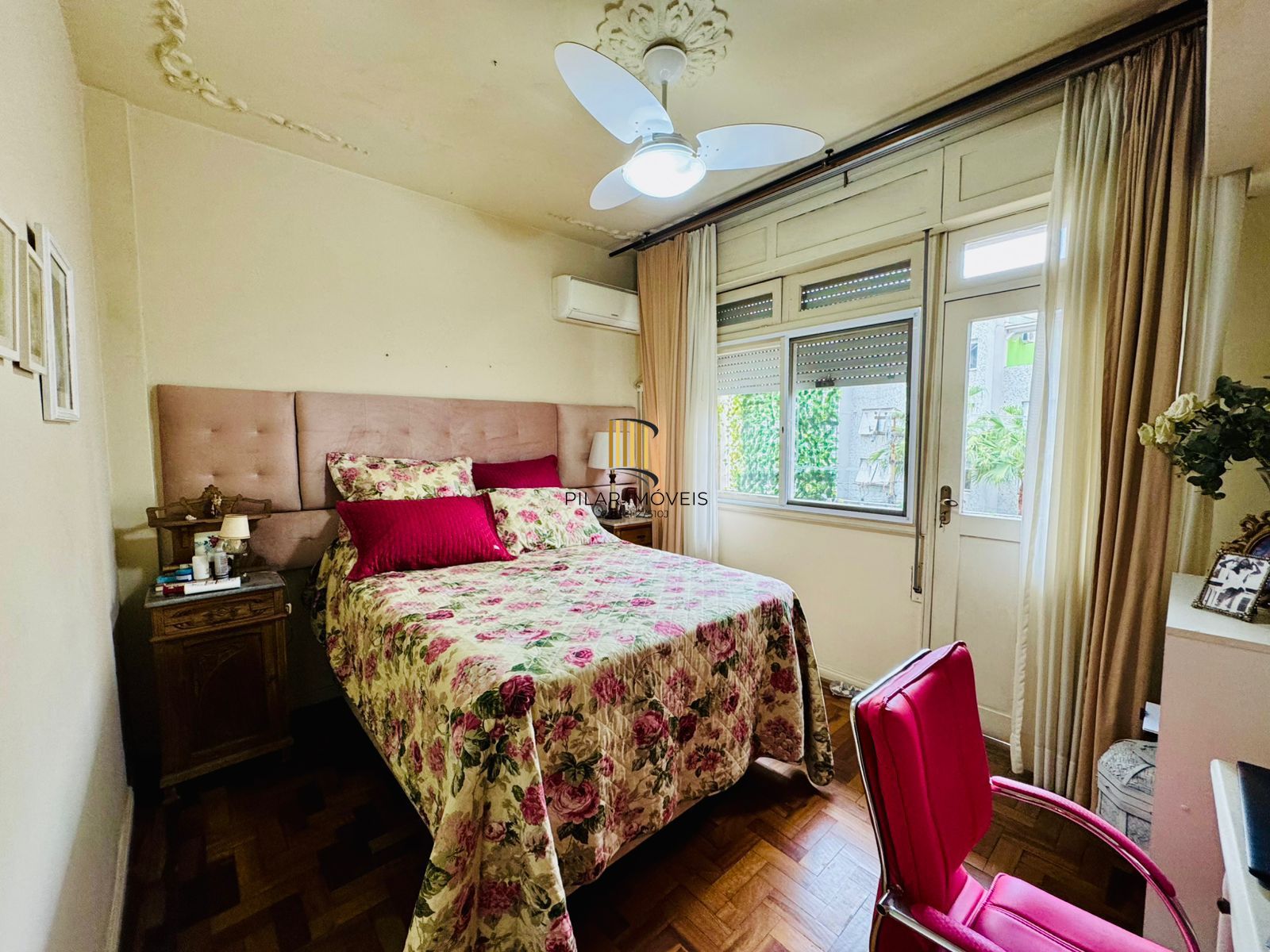 Bom Fim. Apartamento 3 dormitórios com living estendido.