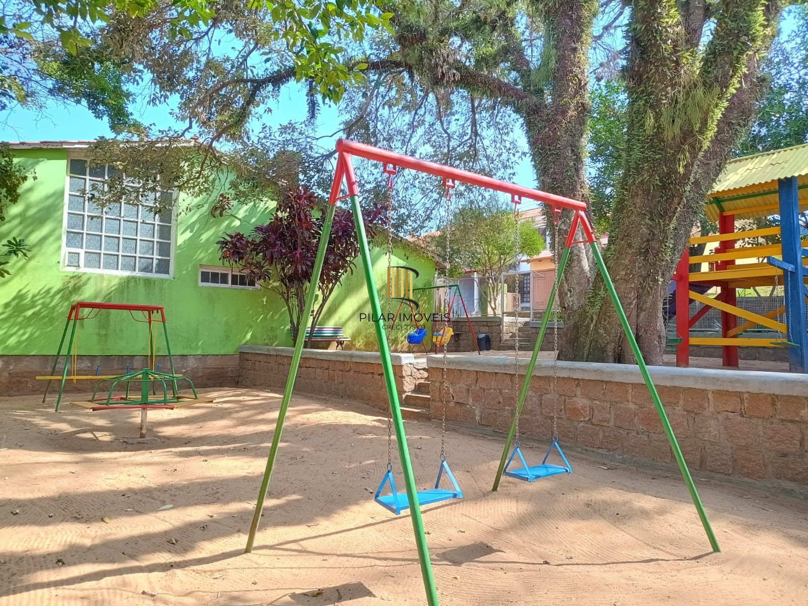 Sobrado 5 dorm em condominio com infra completa.