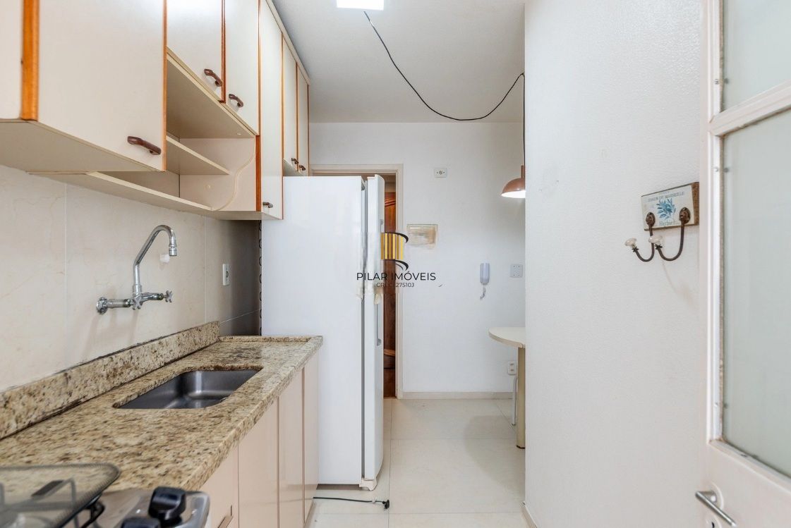 Apartamento com 2 Dormitórios, Churrasqueira, Elevador e Vaga no Petrópolis