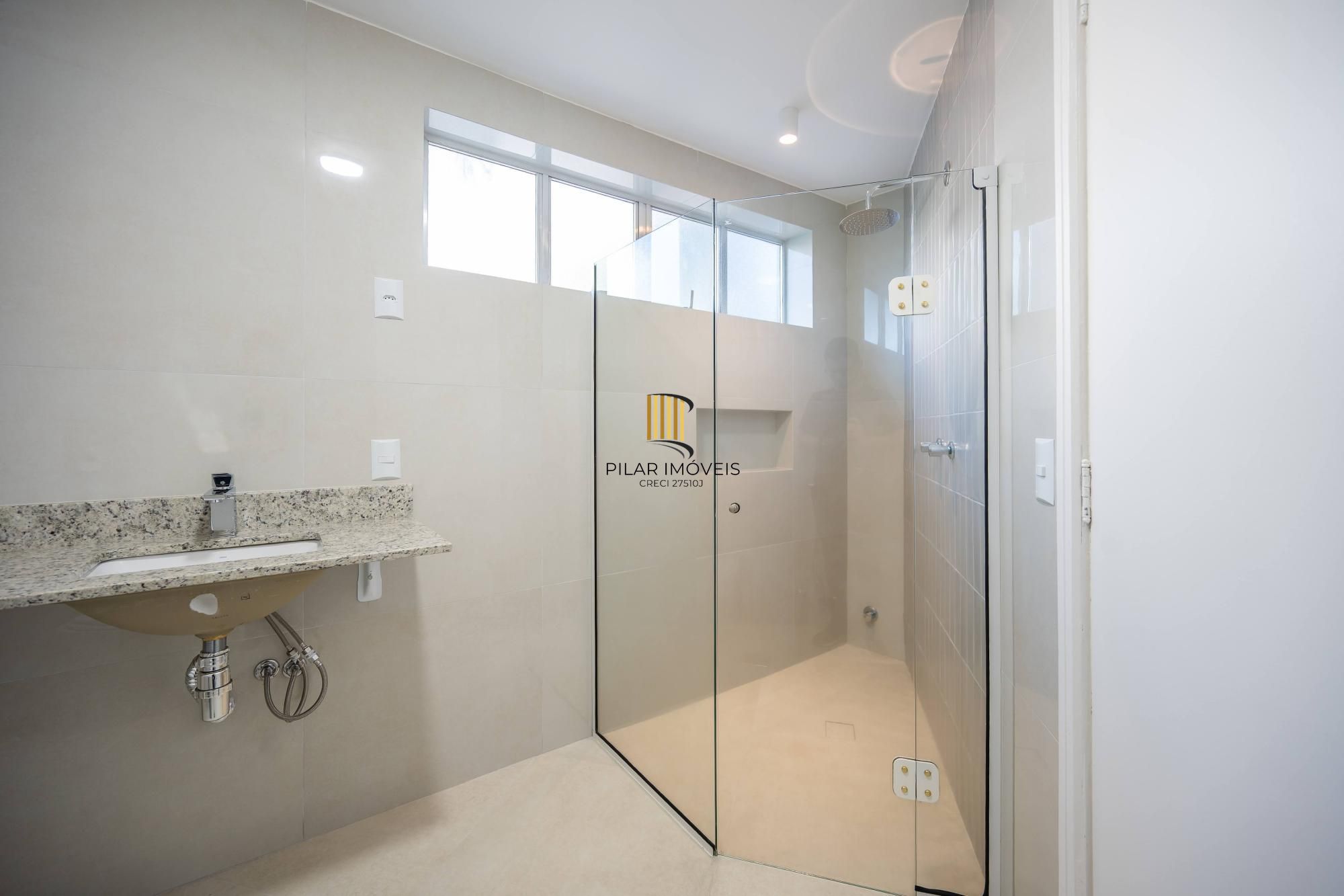 Apartamento com 3 suítes com vista e totalmente reforamdo no Moinhos de Vento