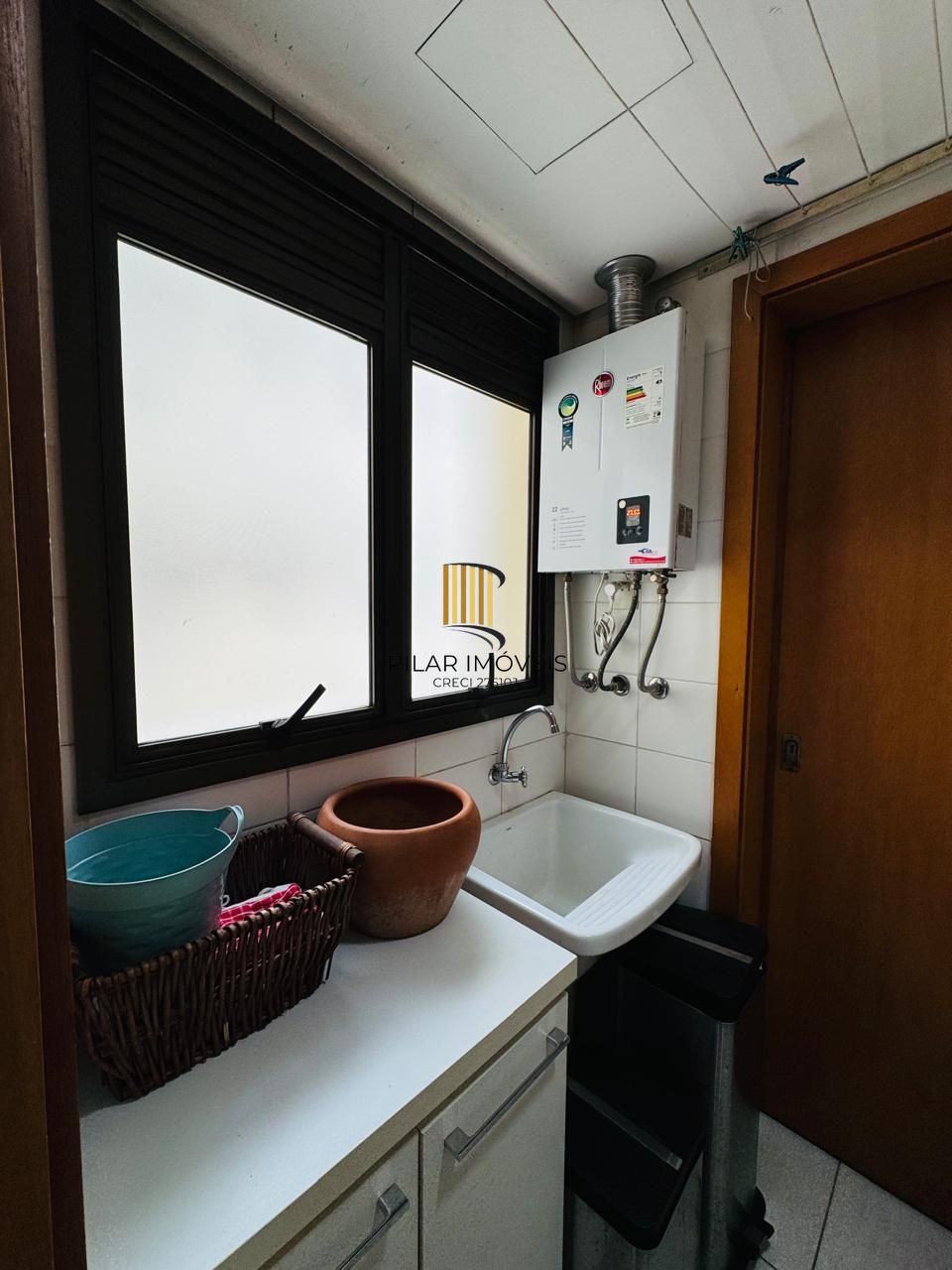 Apartamento 3 dormitórios, 3 banheiros e 2 vagas no Petrópolis