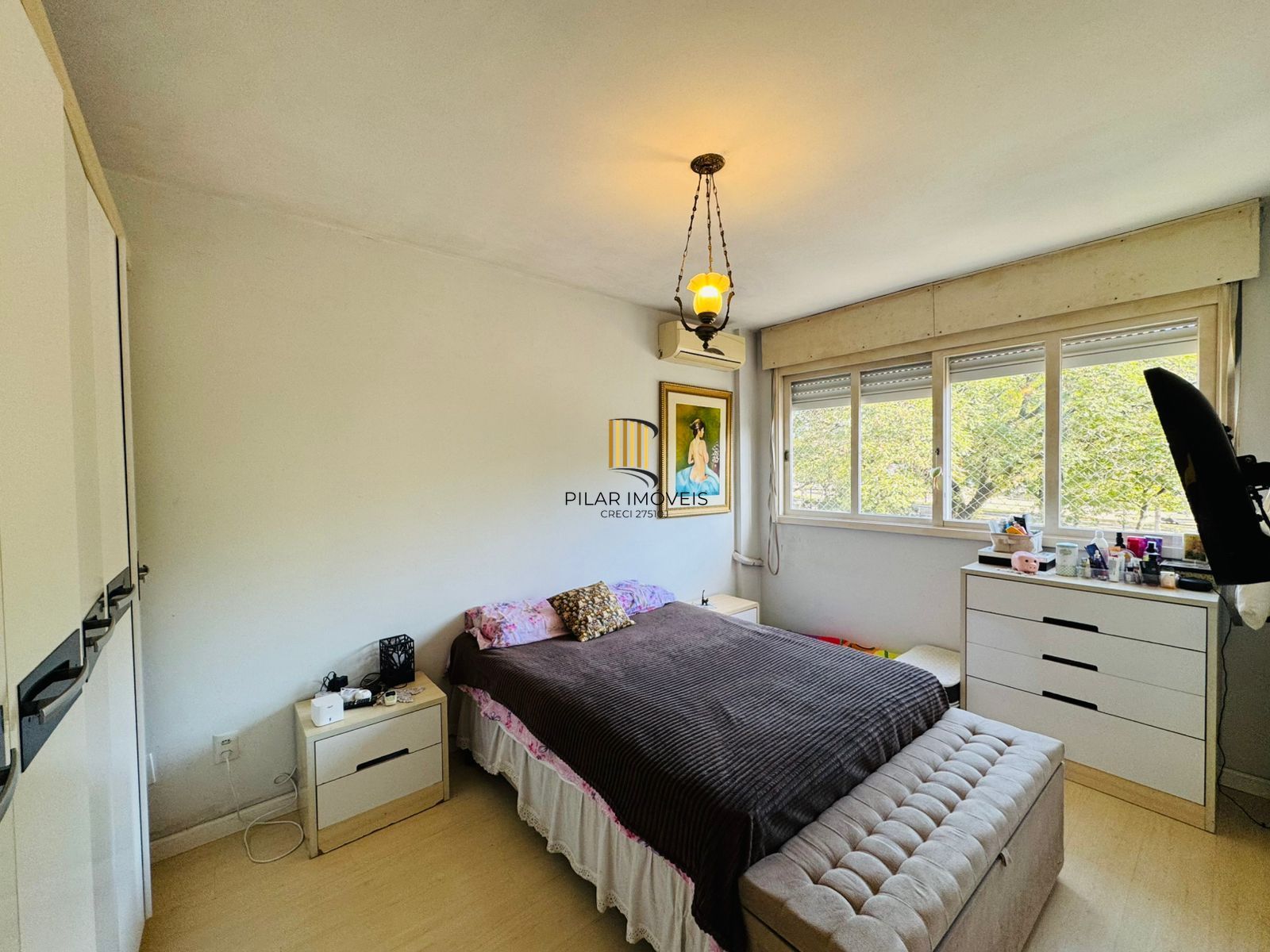 Apartamento Semimobiliado com  94,67 m² Privativos, 3 Dormitórios,