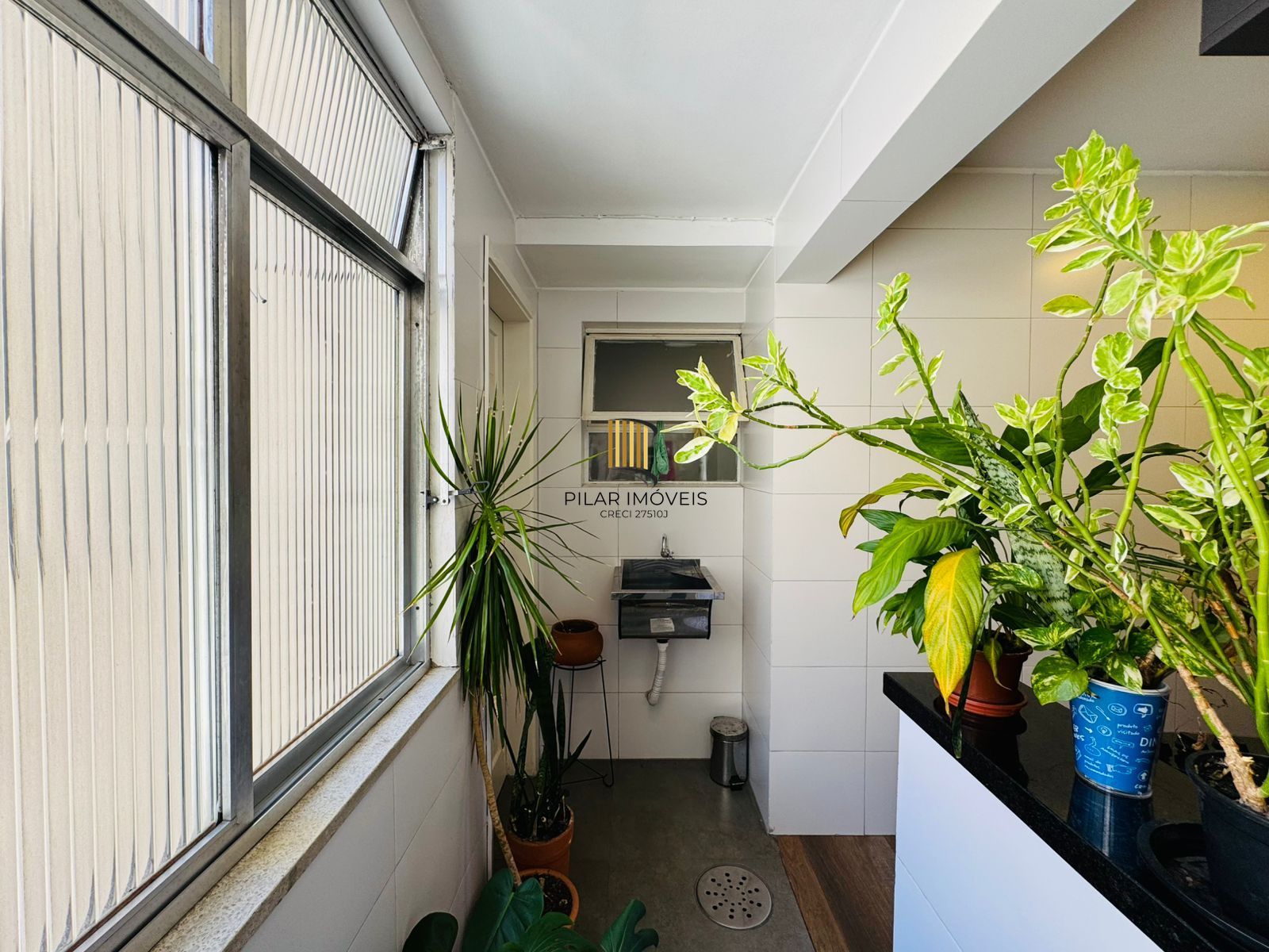Apartamento Reformado, Ensolarado e a Poucos Passos da Redenção