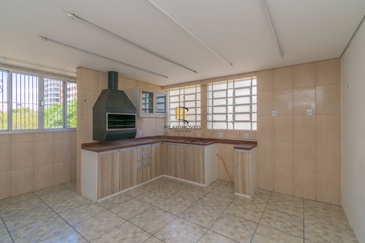 Apartamento Amplo de Esquina com 93m² no Bairro Petrópolis