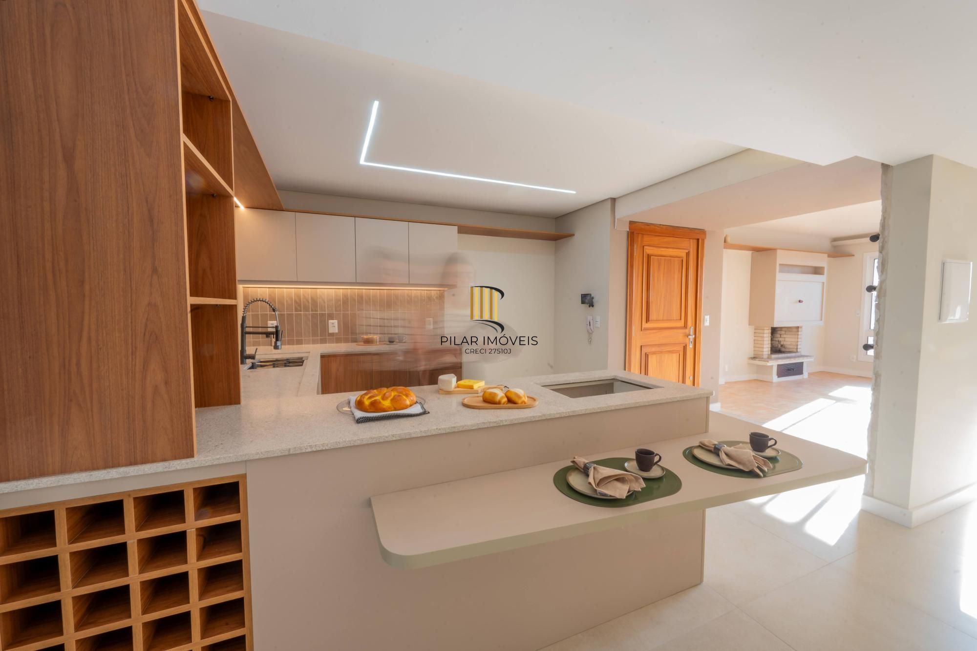 Apartamento com 3 suítes com vista e totalmente reforamdo no Moinhos de Vento