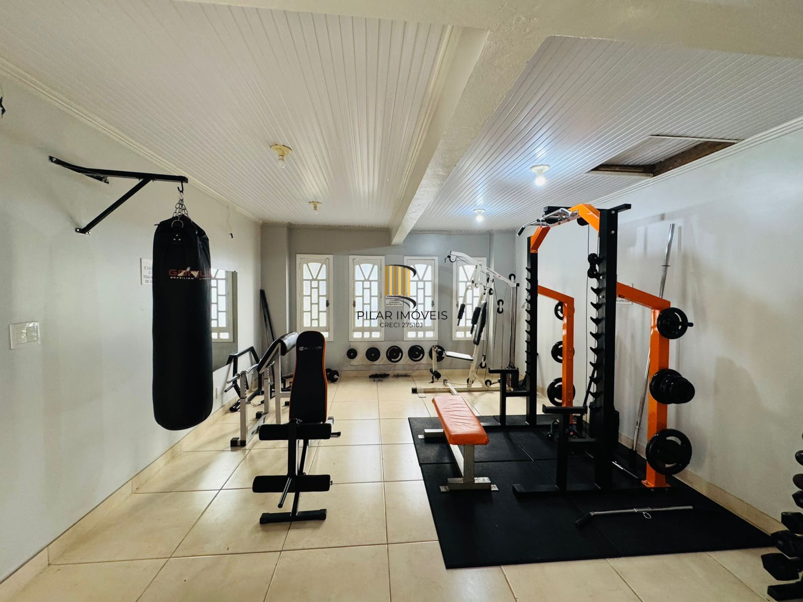 Apartamento Semimobiliado com  94,67 m² Privativos, 3 Dormitórios,