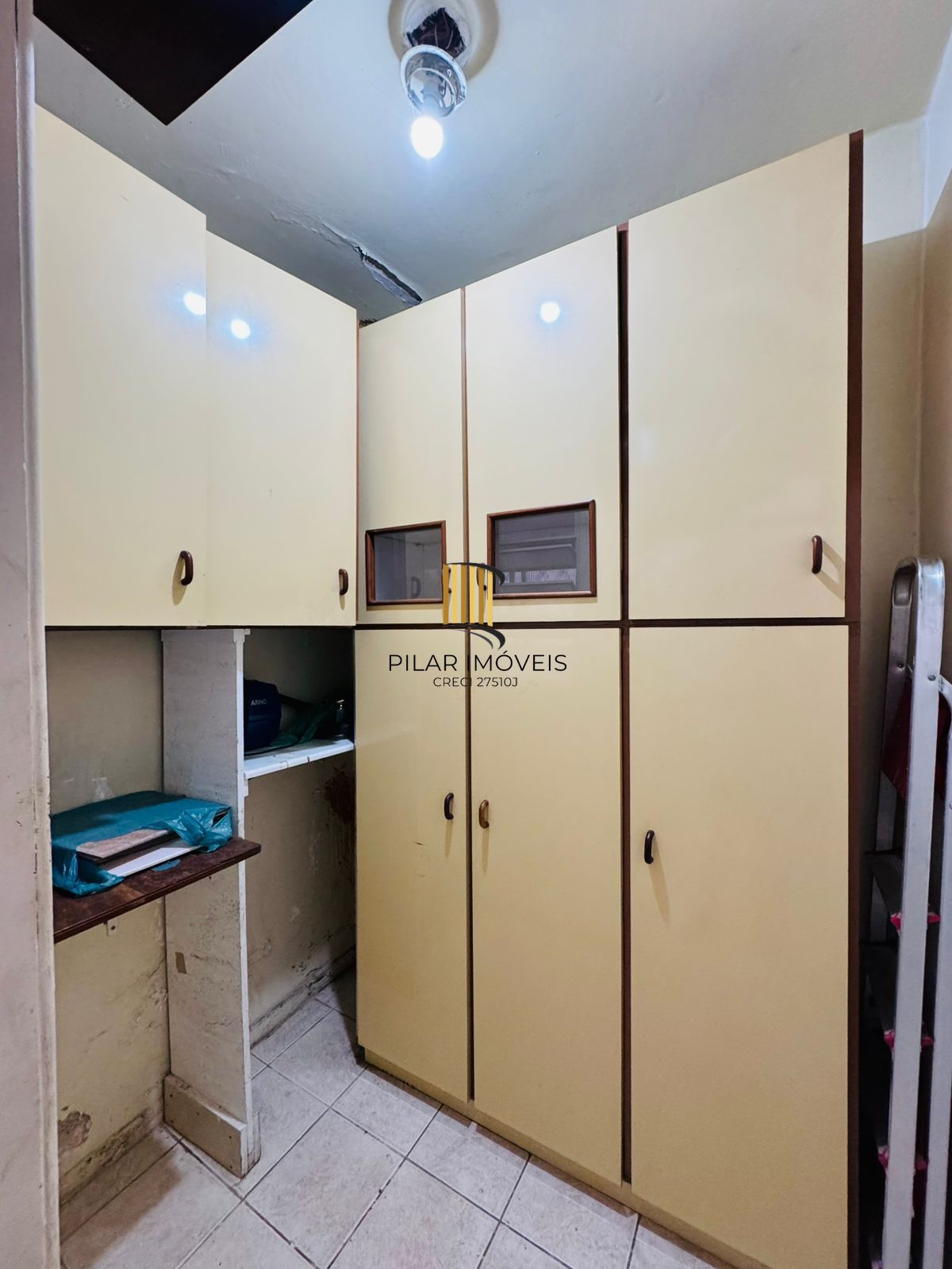 Bom Fim. Apartamento 3 dormitórios com living estendido.