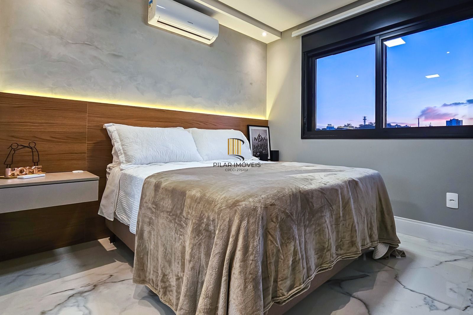 Apartamento completamente mobiliado e decorado, sacada, churrasqueira e vaga, com vista!