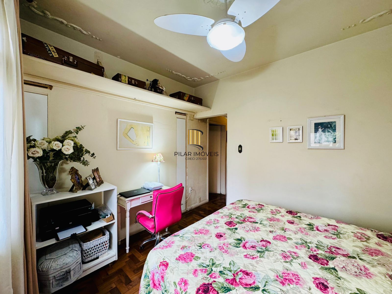 Bom Fim. Apartamento 3 dormitórios com living estendido.