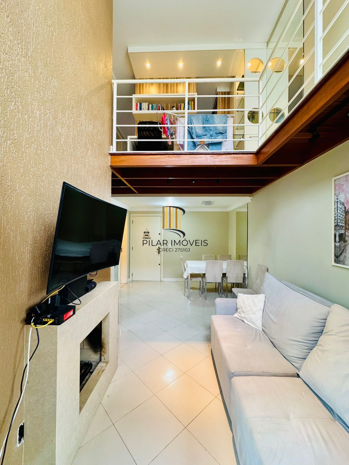 Duplex na Bela Vista, 2 dormitórios com espaço para home office, lareira e 2 vagas