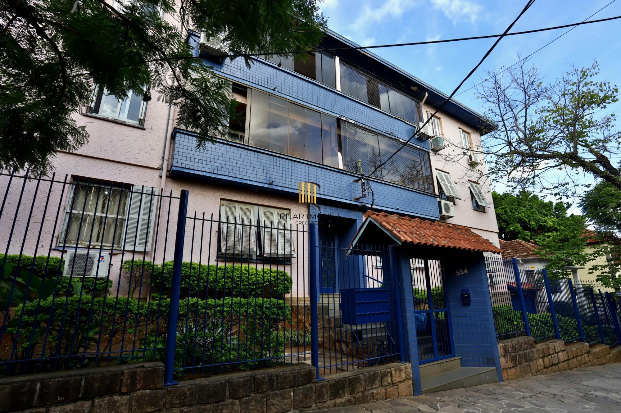 3 dormitórios com 94 privativos com sacada, sol leste, possui 1 vaga