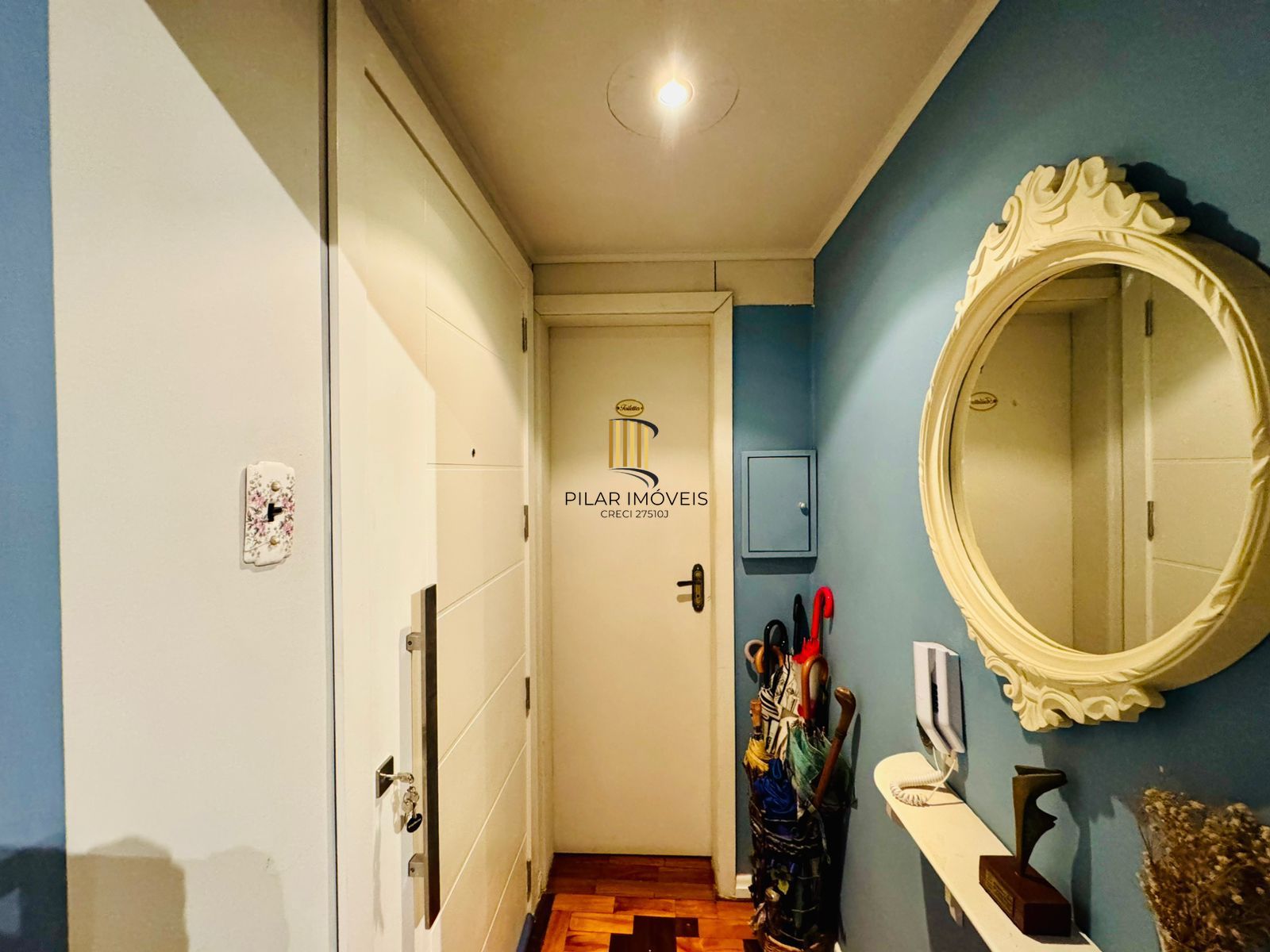 Bom Fim. Apartamento 3 dormitórios com living estendido.