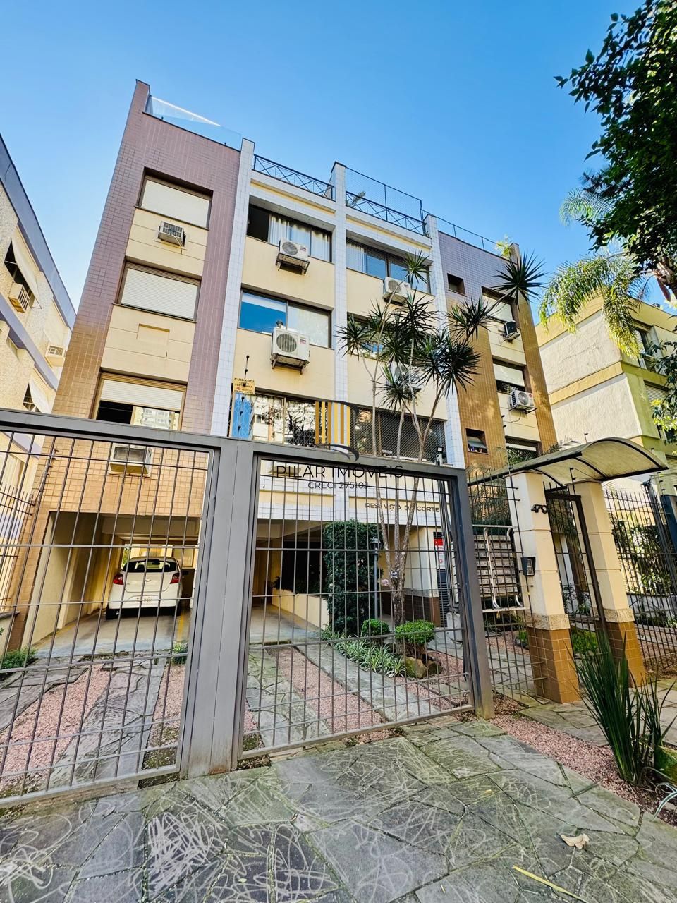 Cobertura no Coração do Petrópolis – 140m² de Conforto e Charme