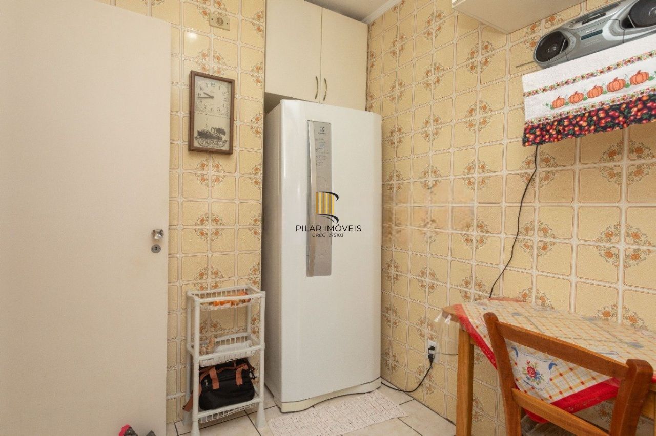 Amplo Apartamento de 3 Dormitórios com Churrasqueira no Bairro Floresta