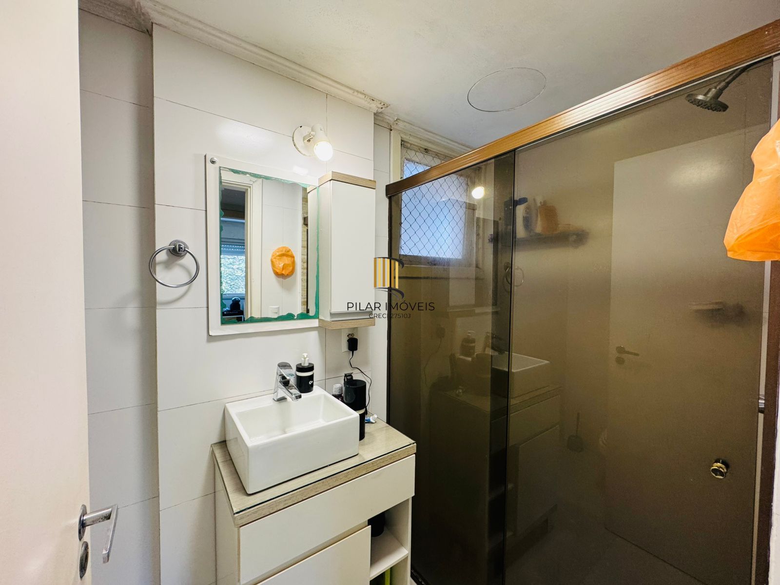 Apartamento Semimobiliado com  94,67 m² Privativos, 3 Dormitórios,