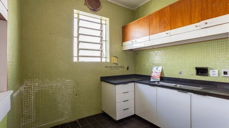 Casa Ampla com Pátio e Excelente Localização no Petrópolis